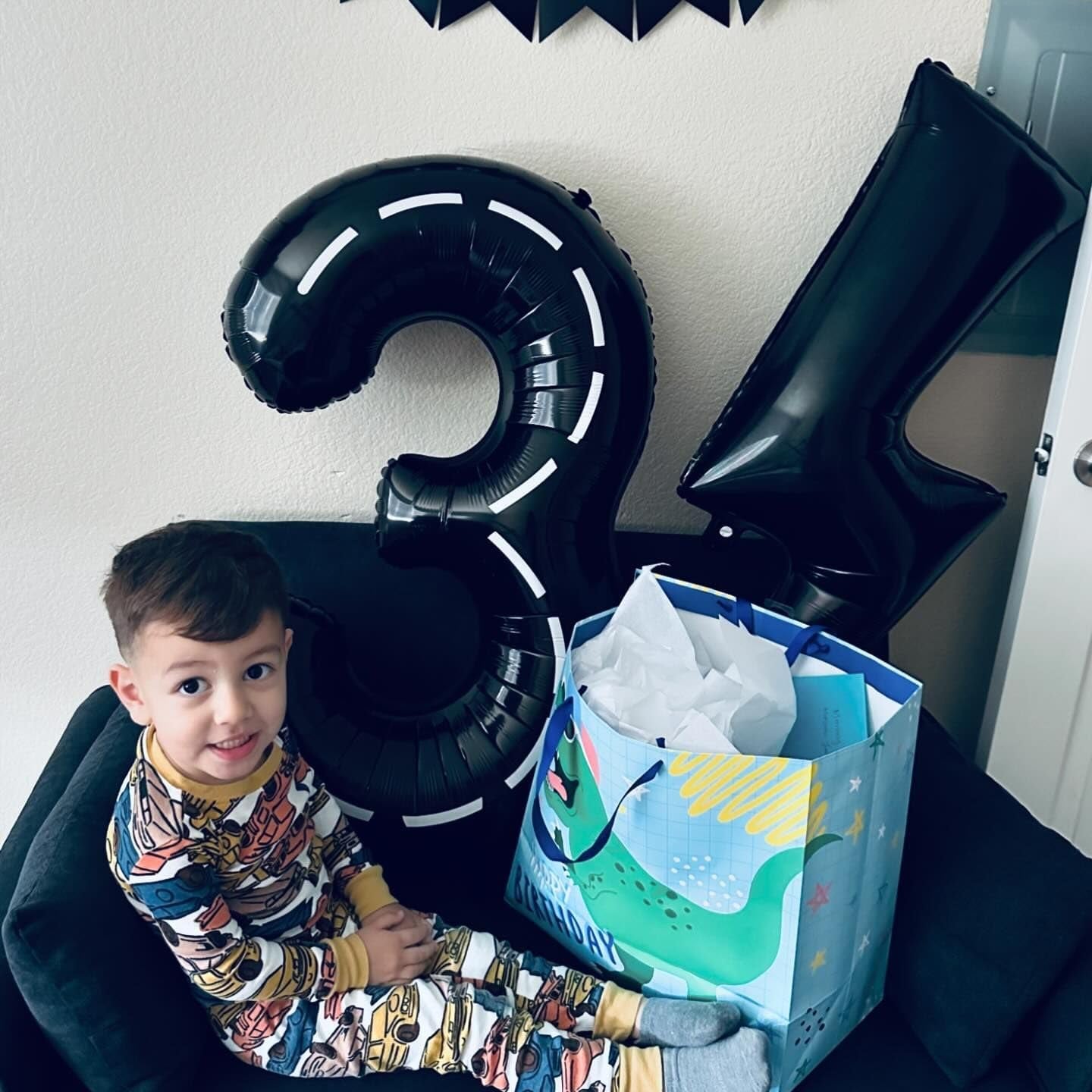 Race Car Number 19 Balloon 40 Inch, Black 19 Number Balloons, 19Th Birthday Decorations, 19 Year Old Boys Race Themed Party Decorations
