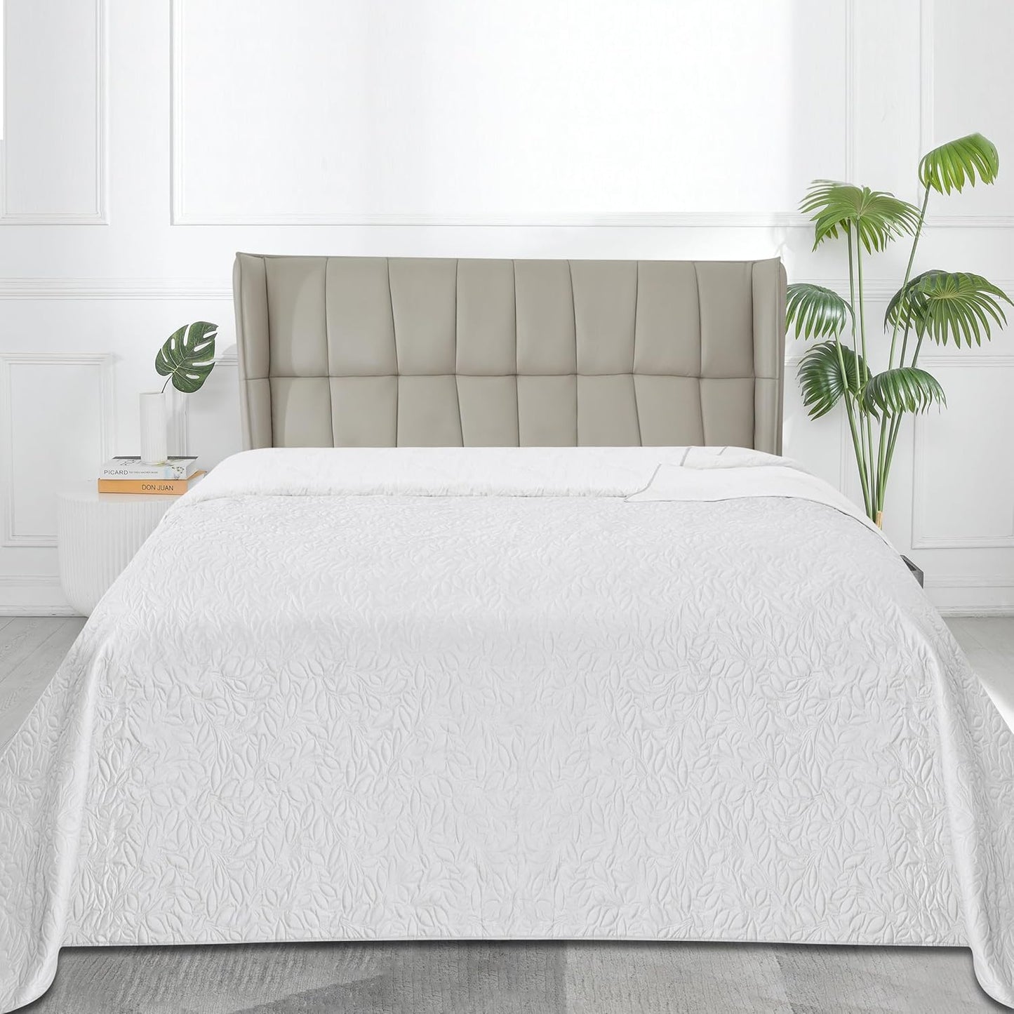 Waterproof Dog Bed Cover Reversible Leak Proof Pet Blanket Replacement Mat for Furniture Washable Couch Cover Sofa Cover for Dogs Cat(52X86 Inch, White/White)