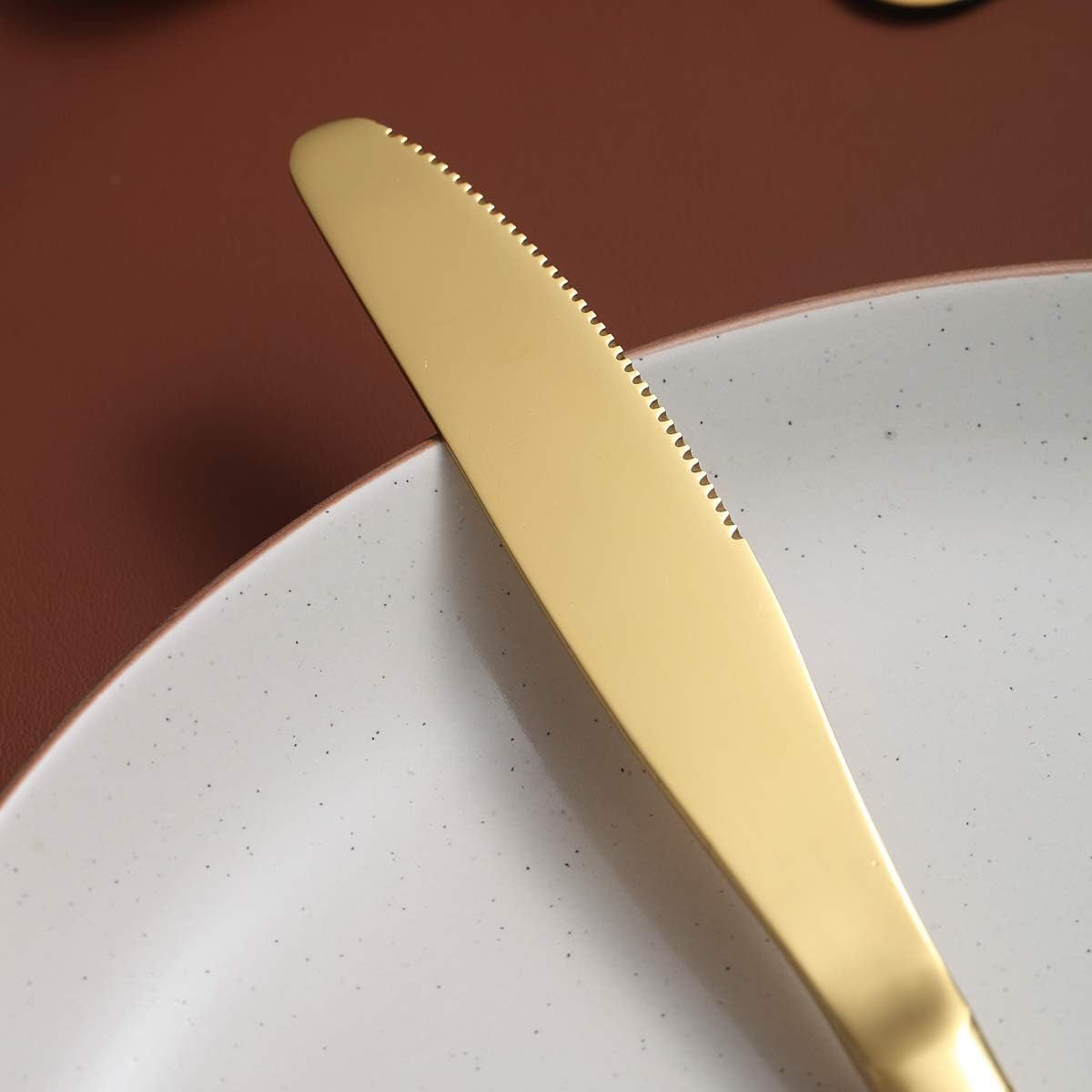Set of 4 Gold Dinner Knives, Stainless Steel with Titanium Plating, Durable and Dishwasher Safe Butter Knife Spreaders