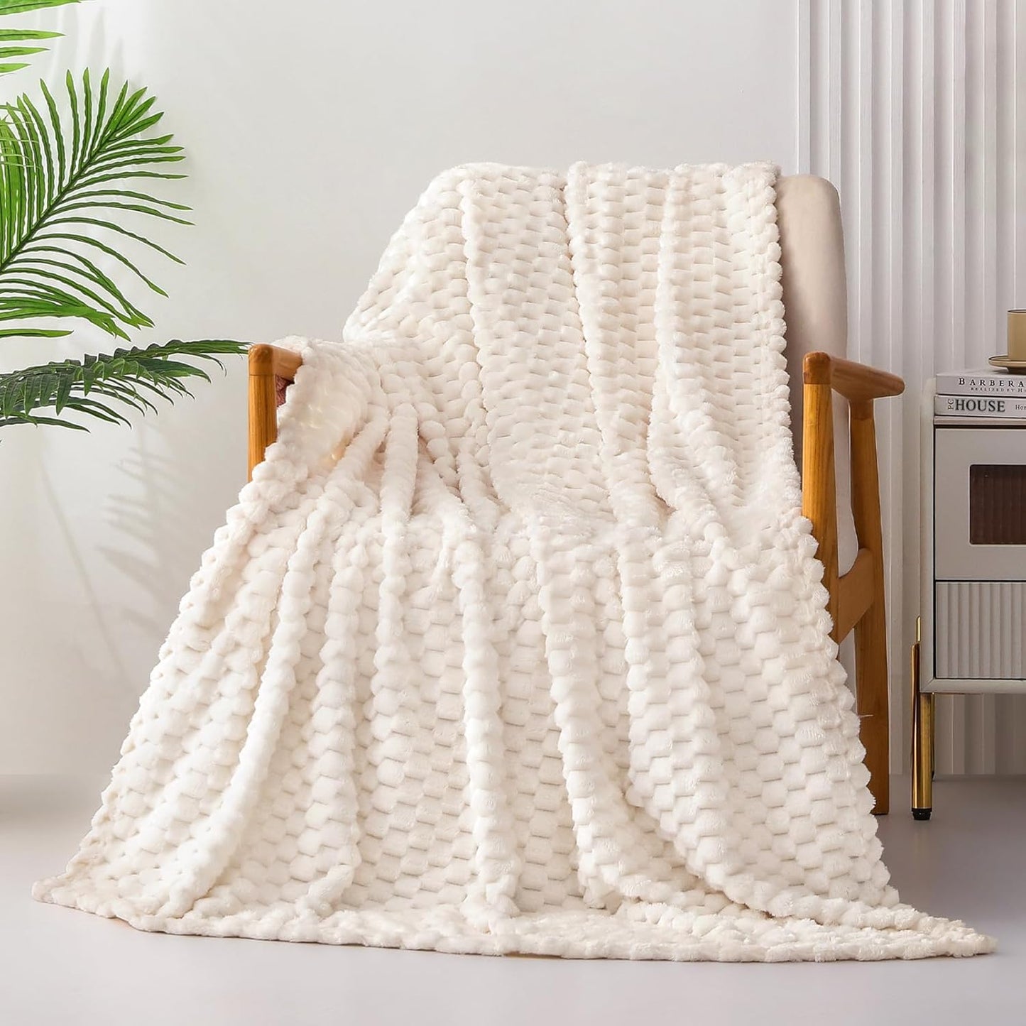 Extra Large Ivory Jacquard Fleece Throw Blanket, 50x70 Inches - Stylish and Cozy Lightweight Design for All Seasons