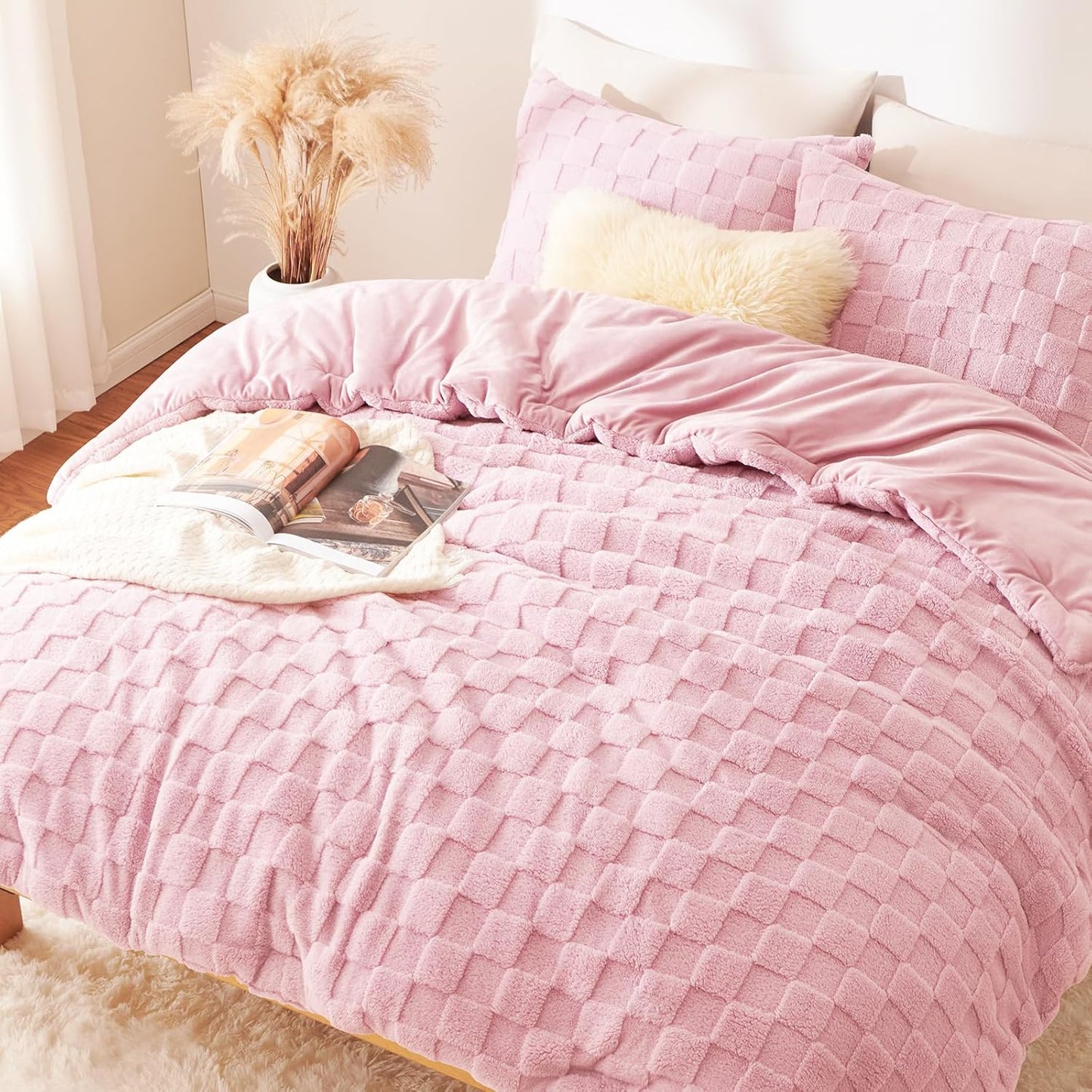 Queen Size Comforter Set Blush Pink, Fluffy Plush Fleece Comforter with Checkered Pattern, Farmhouse Boho Soft Warm Bed Set, 3 Pieces, 1 Comforter and 2 Pillowcases
