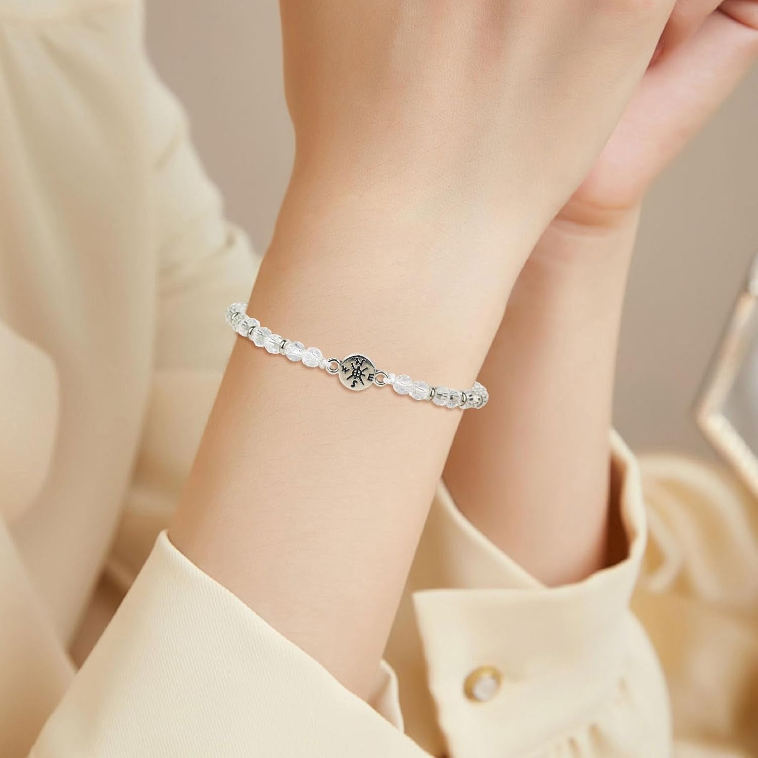 2025 Graduation Gifts for Her Cool High School College Class 5Th 8Th Grade Girls Bracelet Cards Middle School Kindergarten Masters Degree Senior Congratulations Gifts