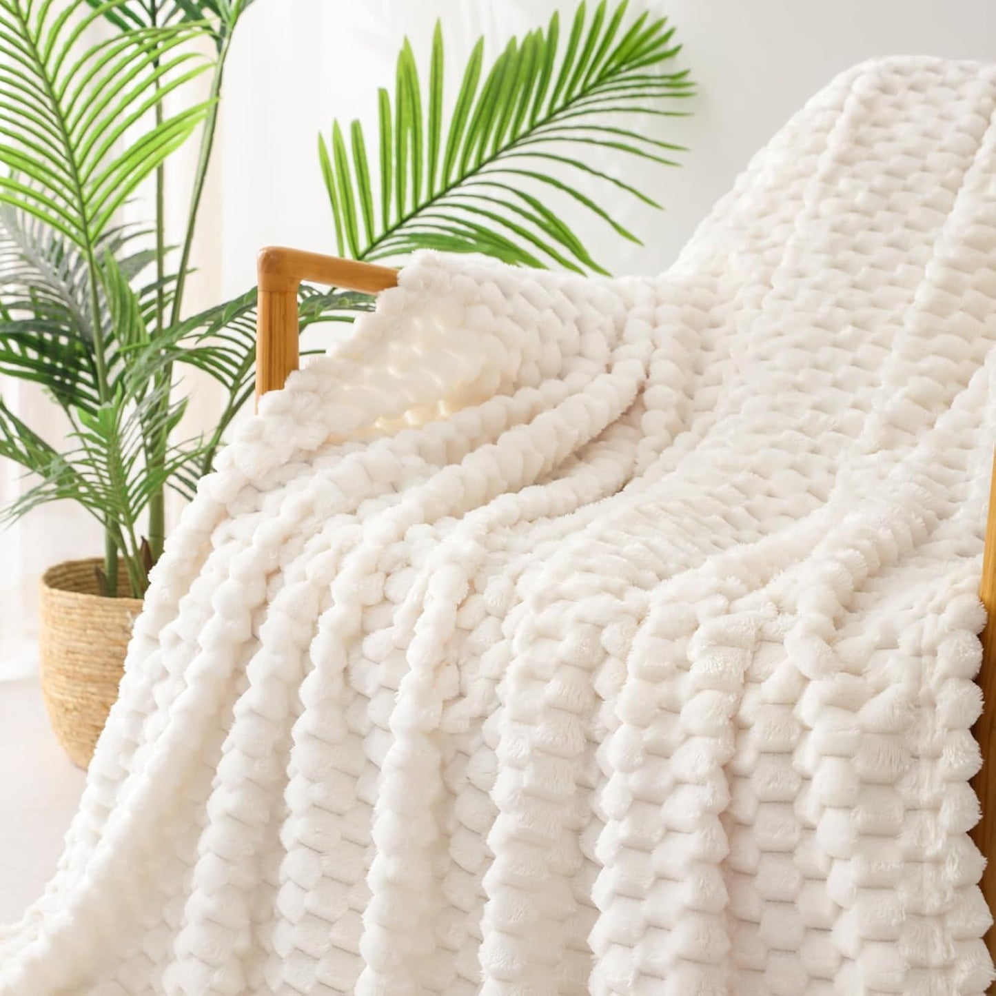 Extra Large Ivory Jacquard Fleece Throw Blanket, 50x70 Inches - Stylish and Cozy Lightweight Design for All Seasons