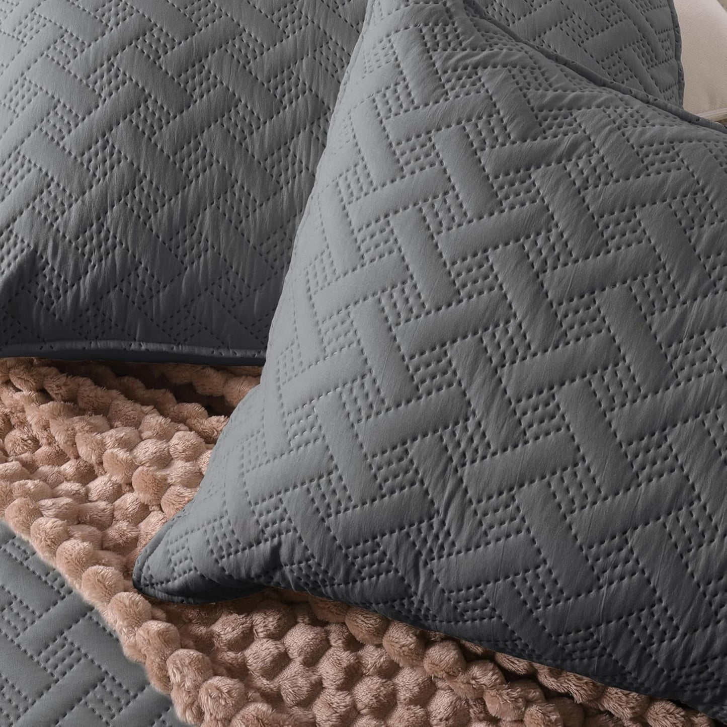 Queen/Full Size Lightweight Soft Quilt Set, 3-Piece Grey Bedspread Coverlet Bedding for All Seasons with Woven Pattern