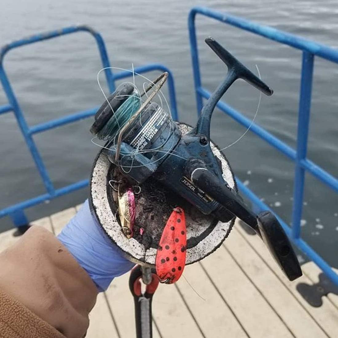 Heavy-Duty Magnet Fishing Kit - 500 lbs (227 kg) Pulling Force Magnet with 20M (65 ft) Durable Rope, Two Carabiners, and Non-Slip Protective Gloves