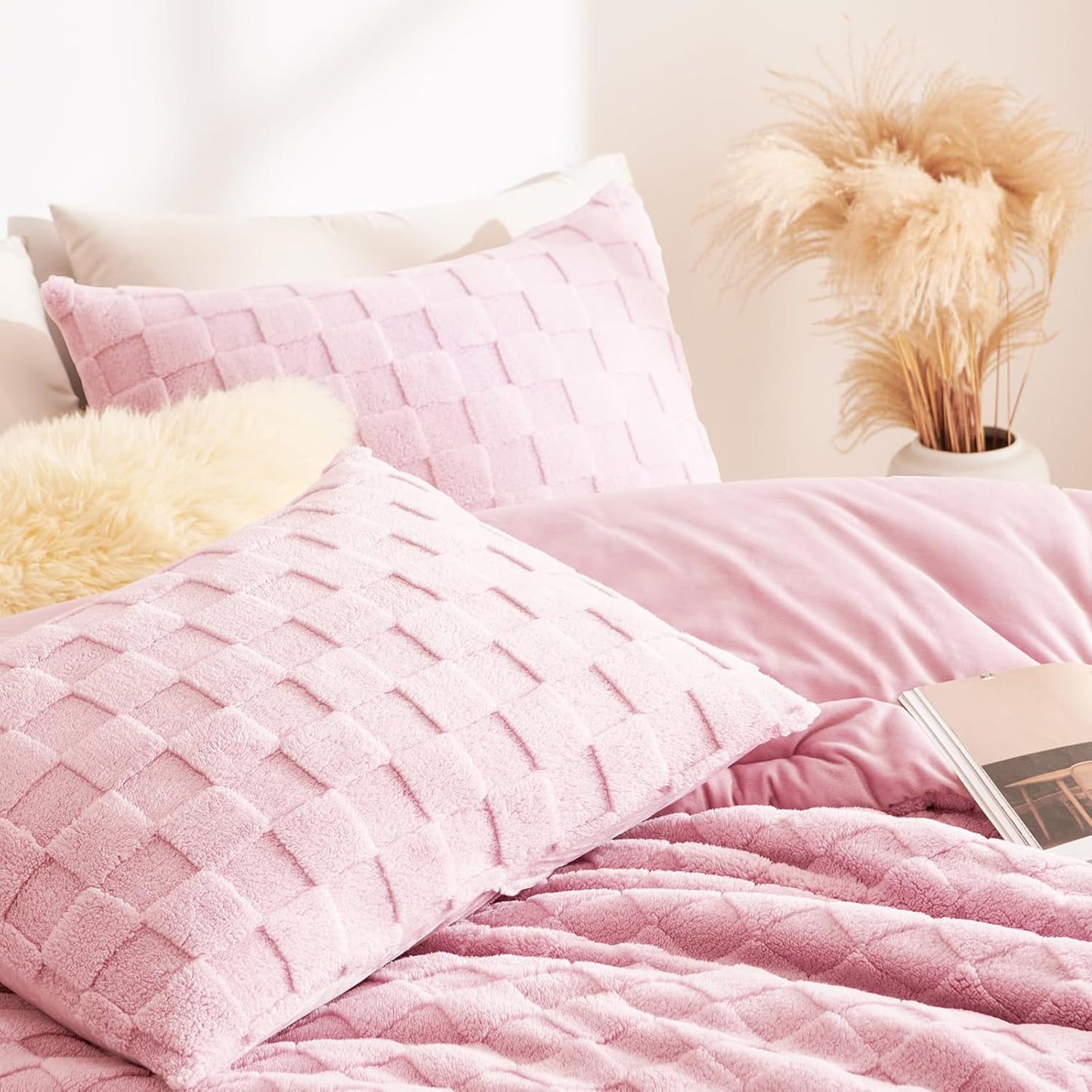 Queen Size Comforter Set Blush Pink, Fluffy Plush Fleece Comforter with Checkered Pattern, Farmhouse Boho Soft Warm Bed Set, 3 Pieces, 1 Comforter and 2 Pillowcases