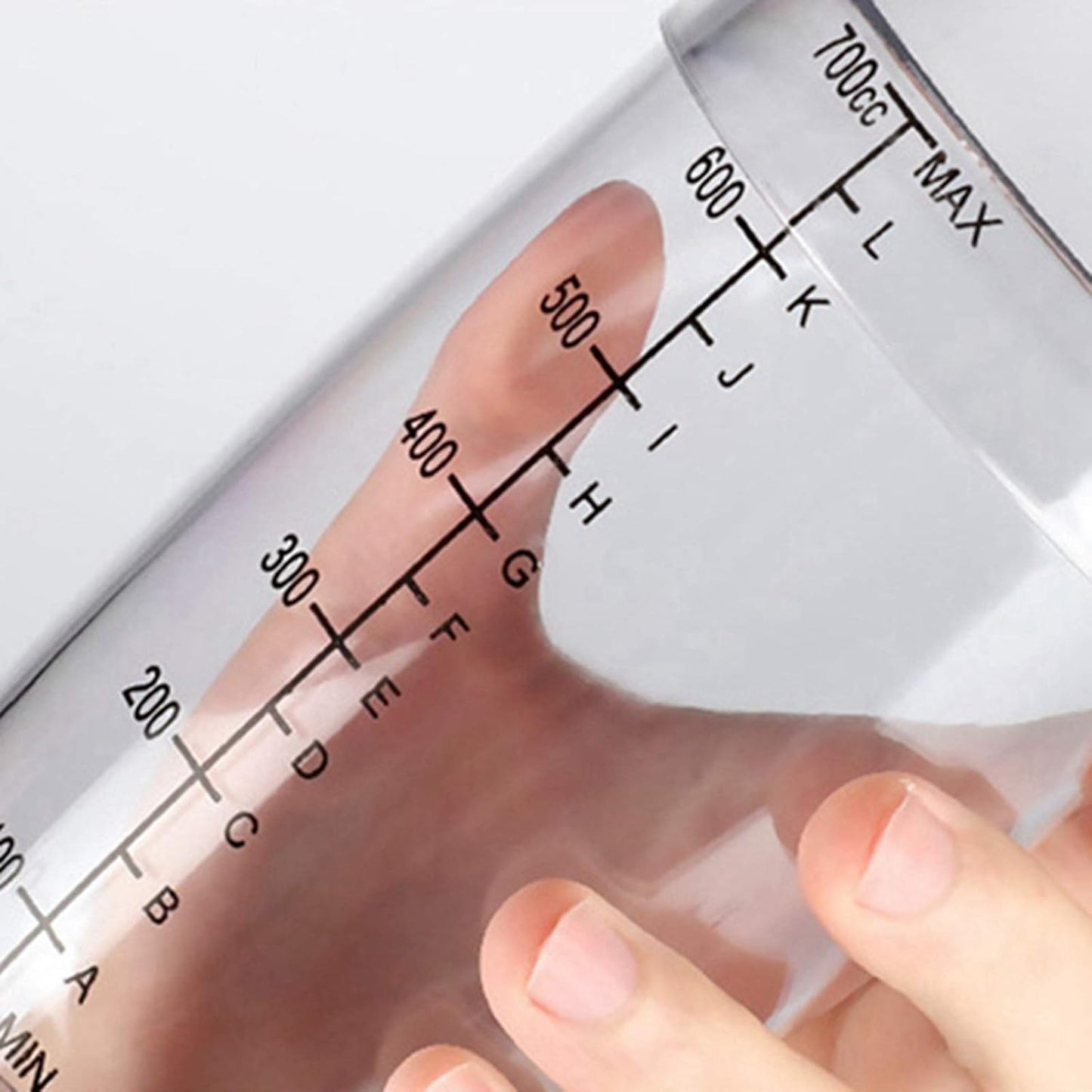 Plastic Cocktail Shaker, Drink Mixer Hand Shaker Cup with Scales, Bar Tool, Transparent (24 Oz / 700Cc)