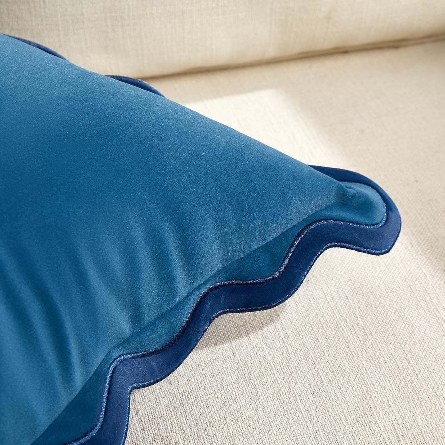 Set of 2 Navy Blue Decorative Throw Pillow Covers 18X18 Inch with Scallop Edging for Couch Bed Sofa Indoors, Aesthetic Modern Boho Home Decor, Soft Velvet Accent Pillow Case 45X45 Cm