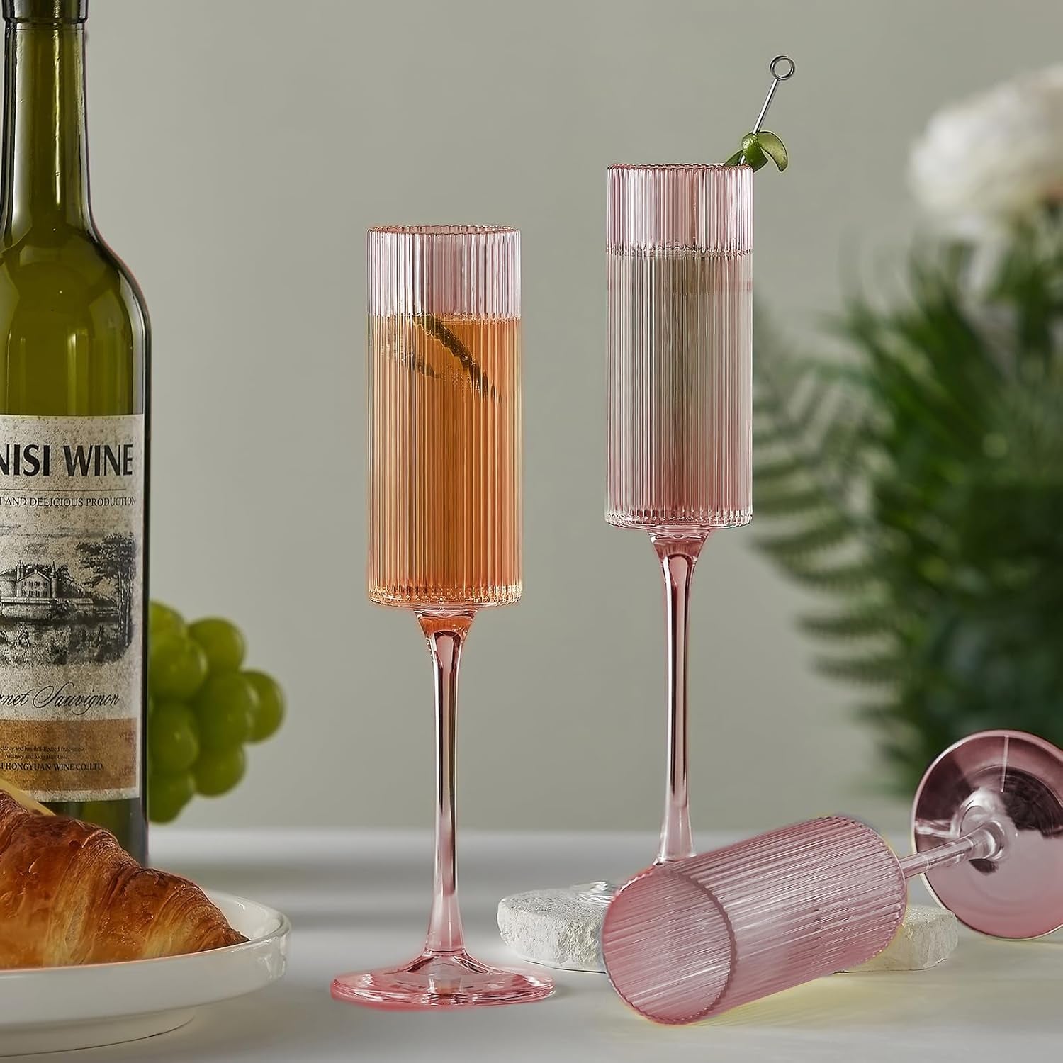 16 Pack Plastic Champagne Flutes, 5.5 Oz Unbreakable Goblet Glasses Reusable Champagne Toasting Cups - Modern & Elegant for Wedding Party Anniversary Christmas Birthday (5.5Oz-Ribbed-Pink-16Pack)