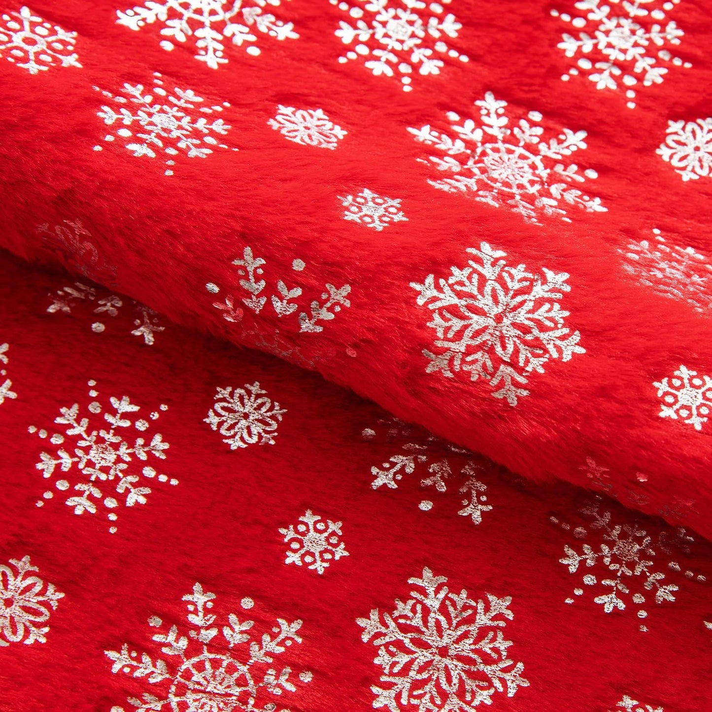 Christmas Red Throw Pillow Covers Set of 2 Snowflakes Decorative Winter Couch Pillowcases 18Ă—18 Inch Soft Plush Faux Fur Farmhouse Home Holiday Festival Decors for Sofa Living Room Bed