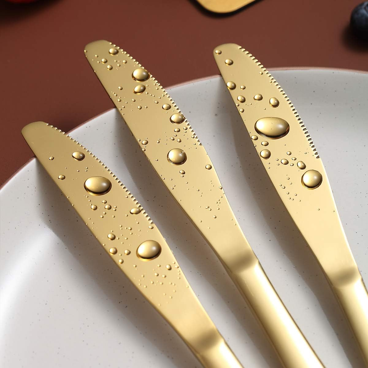 Set of 4 Gold Dinner Knives, Stainless Steel with Titanium Plating, Durable and Dishwasher Safe Butter Knife Spreaders