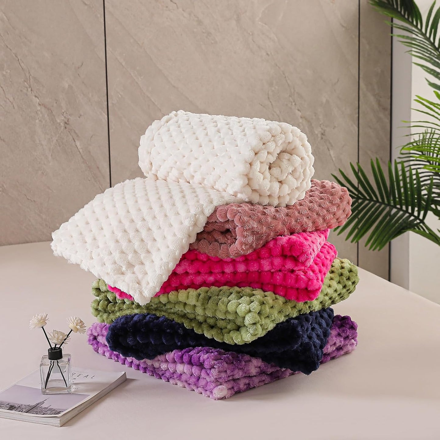Extra Large Ivory Jacquard Fleece Throw Blanket, 50x70 Inches - Stylish and Cozy Lightweight Design for All Seasons