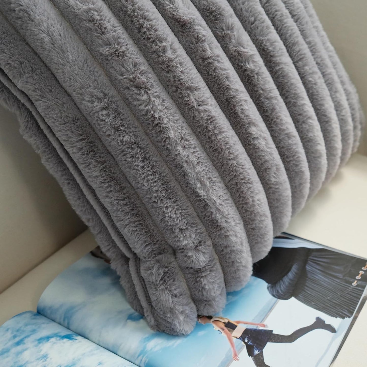 Pack of 2 Faux Fur Plush Decorative Throw Pillow Covers Couch Cushion Case Soft Pillowcases (Grey, 20 X 20-Inch)