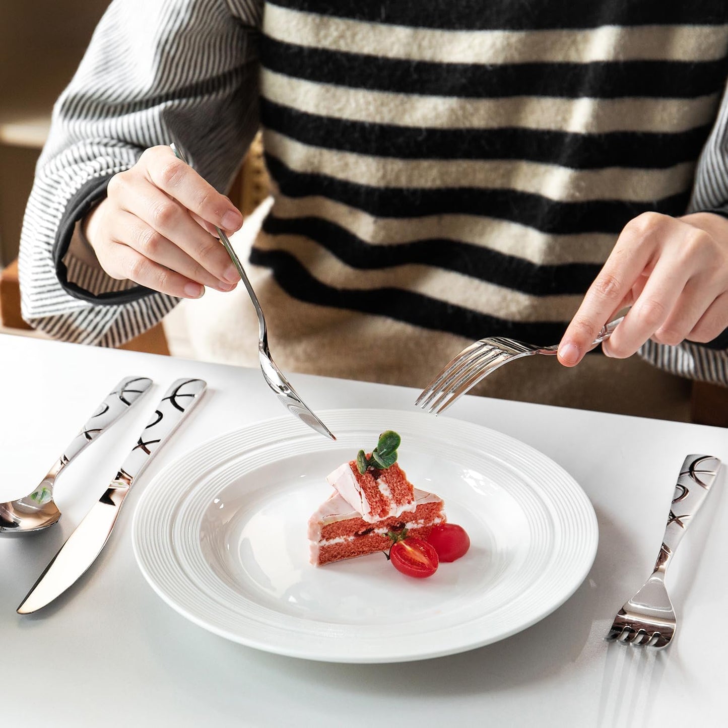 20-Piece Premium Stainless Steel Silverware Set for 4, Mirror Polished Flatware with Spoons, Forks, and Knives, Modern Kitchen Utensils