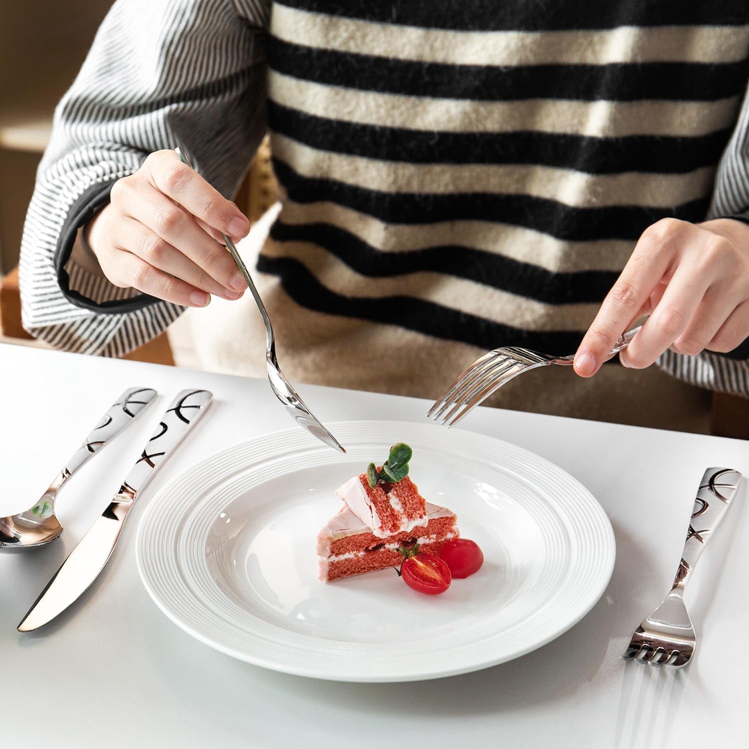 20-Piece Premium Stainless Steel Silverware Set for 4, Mirror Polished Flatware with Spoons, Forks, and Knives, Modern Kitchen Utensils