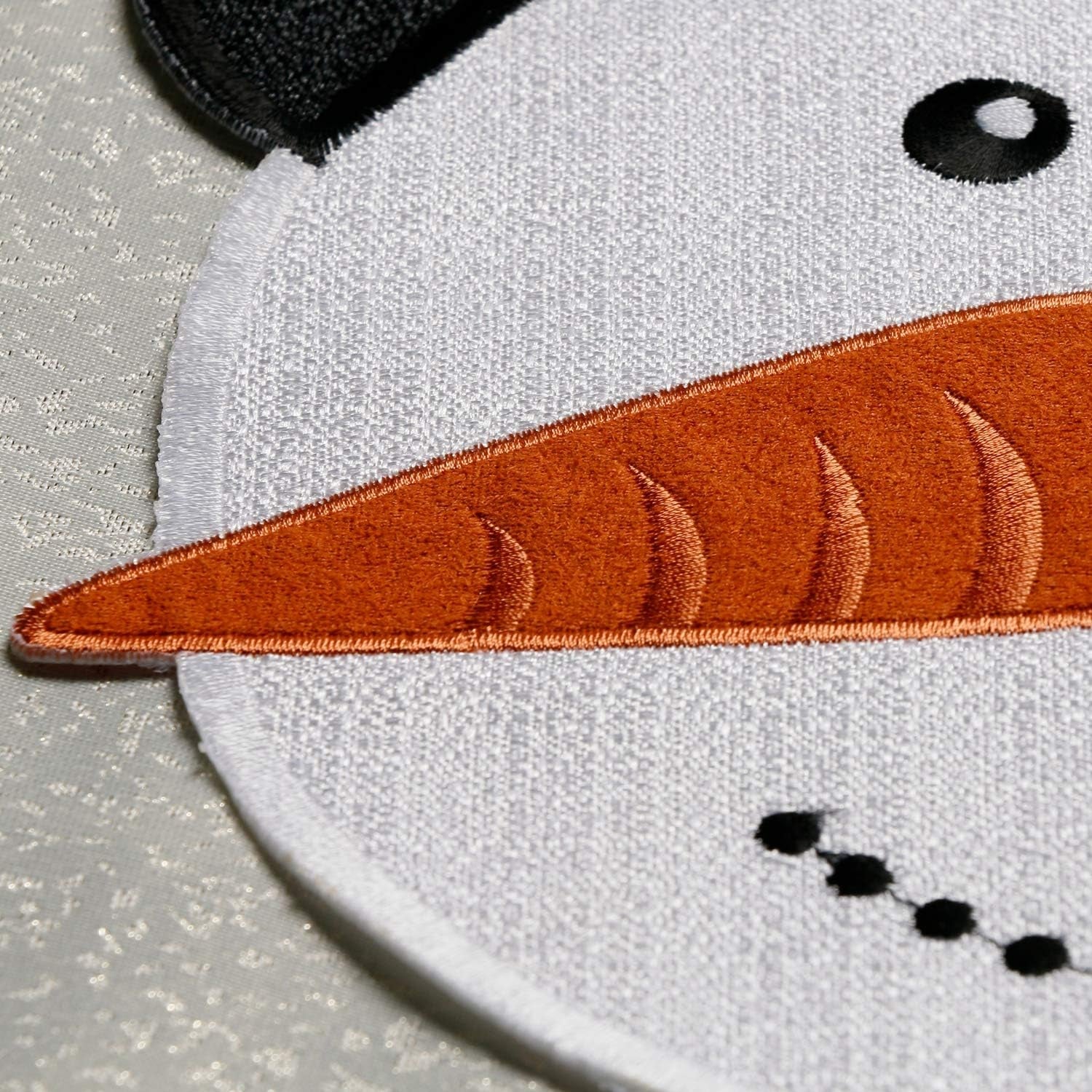 Christmas Placemats Set of 4, Xmas White Snowman round Place Mats for Holiday Kitchen Dining Table, Burlap Embroidered Doilies with Red and Green for Kids, Xmas, Parties, Machine Washable