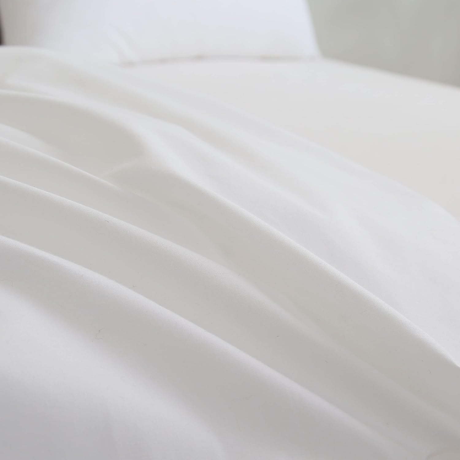 Standard/Queen Pillowcase with Zipper Closure - 100% Egyptian Cotton, Extra Soft Cover with Polyester Filling, Ideal for Goose Feather Pillows