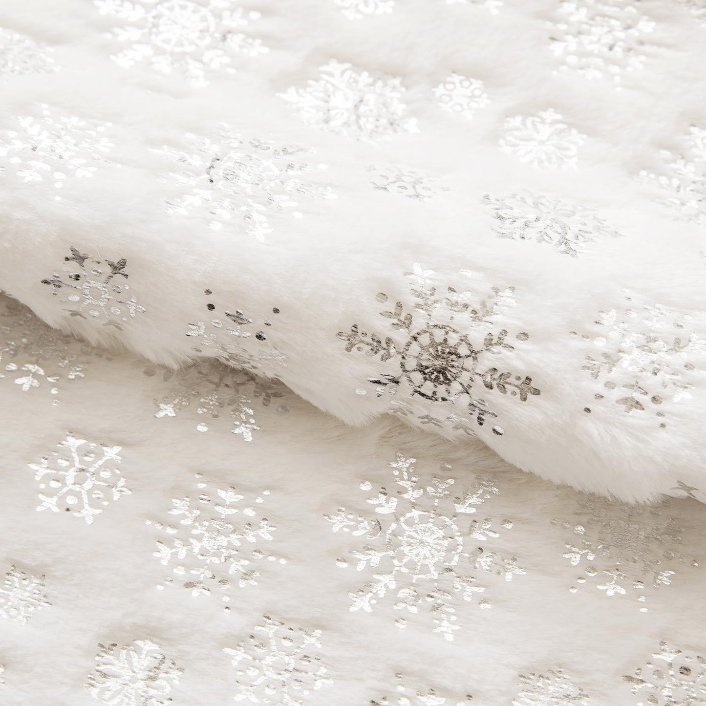 Christmas Ivory Throw Pillow Covers Set of 2 Snowflakes Decorative Winter Couch Pillowcases 18×18 Inch Soft Plush Faux Fur Farmhouse Home Holiday Festival Decors for Sofa Living Room Bed