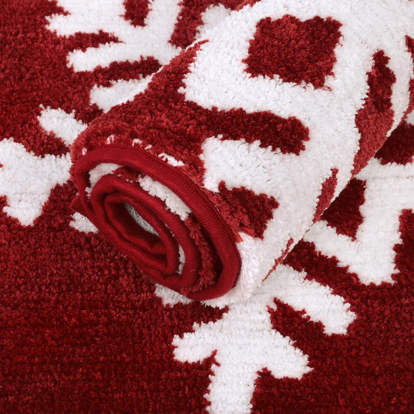 Snowflake Christmas Bathroom Rugs 16"X24" Soft & Absorbent Micorfiber Bath Mats Fluffy Plush Non Slip Carpet Washable for Bathroom Floor(Christmas Red, 1'4" X 2')