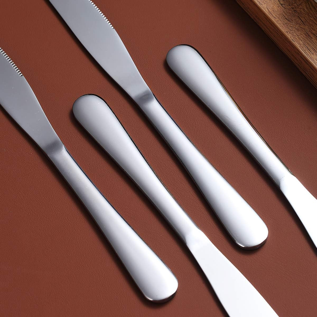 Set of 6 Stainless Steel Dinner Knives - Shiny Mirror Finish, Durable Butter Knife Spreaders, Dishwasher Safe