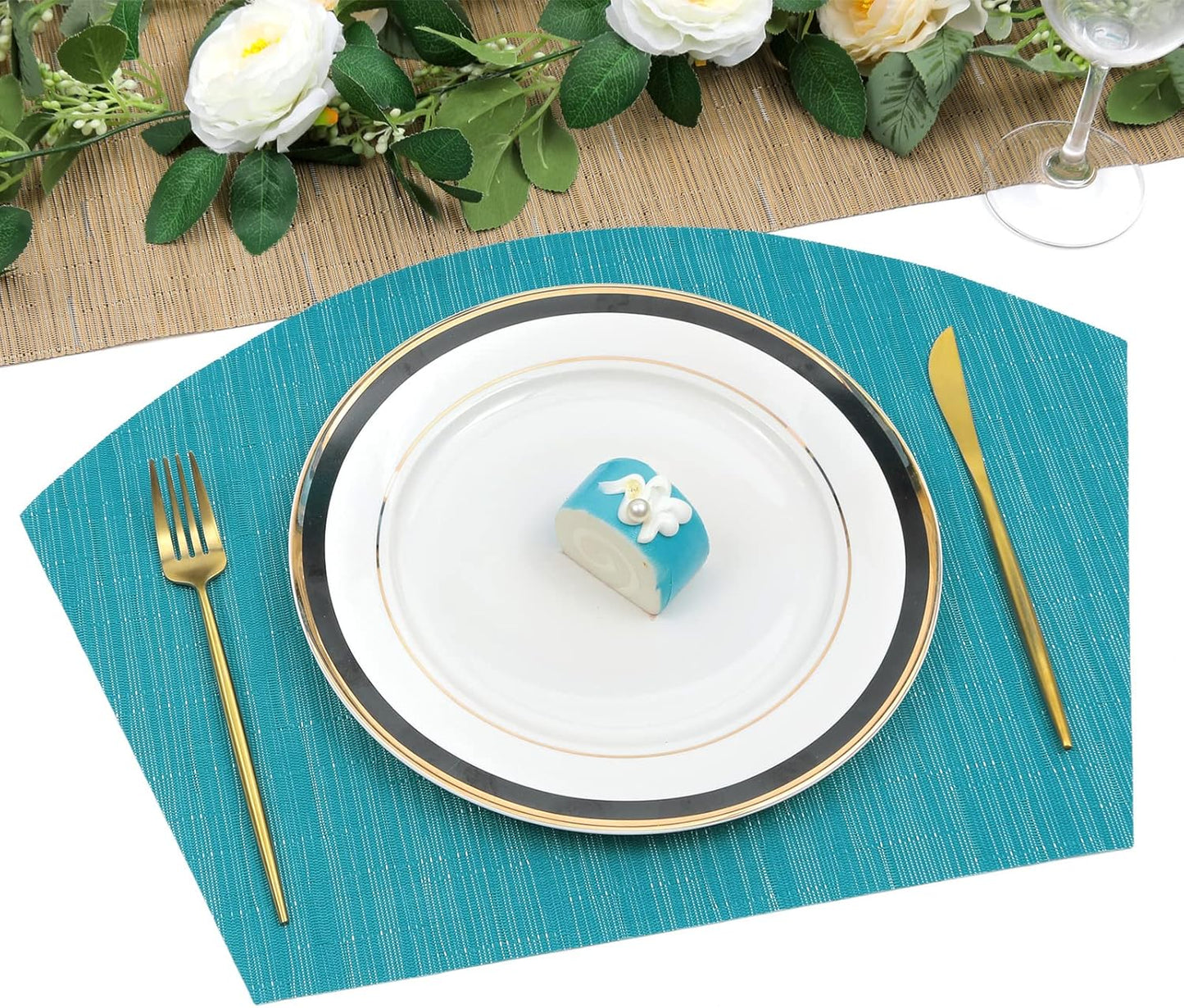 Large Size Wedge Placemats with Centerpiece Set of 5, PVC Woven Vinyl Place Mats for round Table Washable Indoor Outdoor Table Placemats, Blue