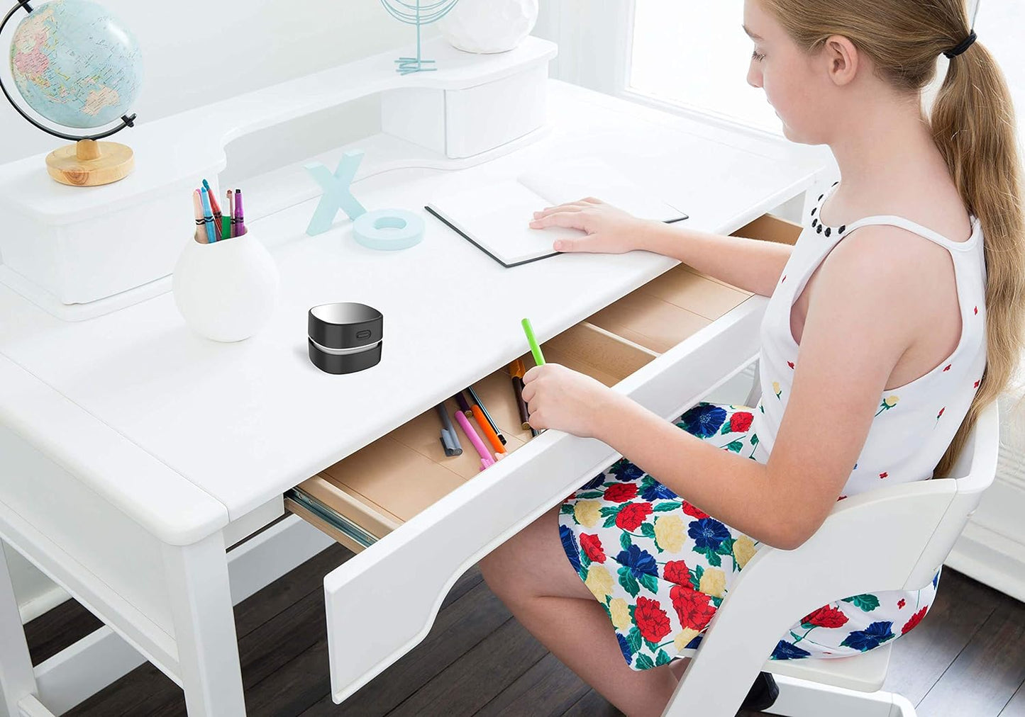 Desktop Vacuum Cleaner,Mini Table Dust Sweeper Energy Saving,High Endurance up to 400 Mins,Cordless&360º Rotatable for Cleaning Hairs,Crumbs,Computer Keyboard of Gifts for Kids (Black)