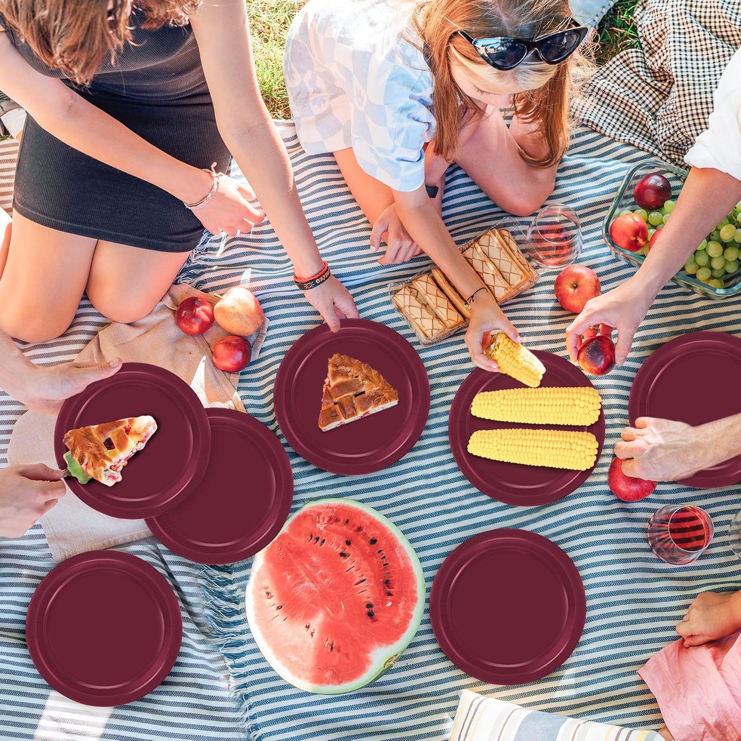 Disposable Paper Plates Set, 50 PCS Purple Dinner Paper Plates, round 9 Inches Party Plates Pack for Daily Meal Picnic Anniversary Mardi Gras Carnival Festival Gathering Party Supplies