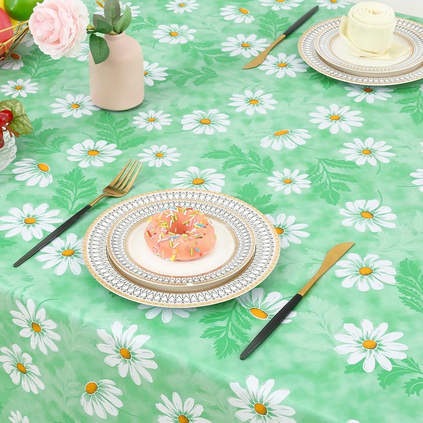 Rectangle Waterproof Vinyl Table Cloth, Wipeable Tablecloth with Flannel Backing, Plastic Table Cover for Dinner, Picnic, Indoor and Outdoor (Green Daisy, 60" X 84")