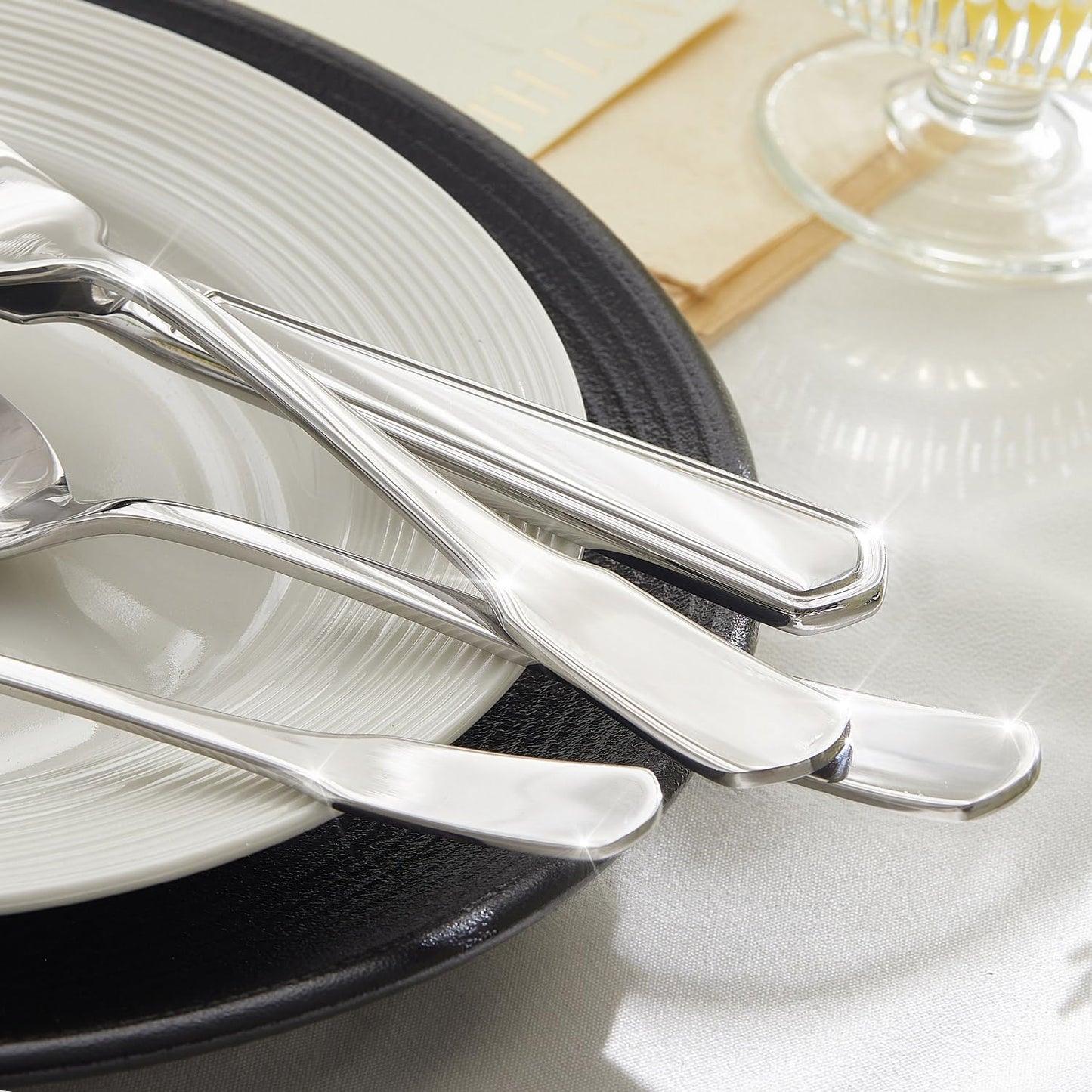 Premium Stainless Steel Flatware Set with Ergonomic Wide-Based Handles for Enhanced Comfort and Durability (40 Pieces)