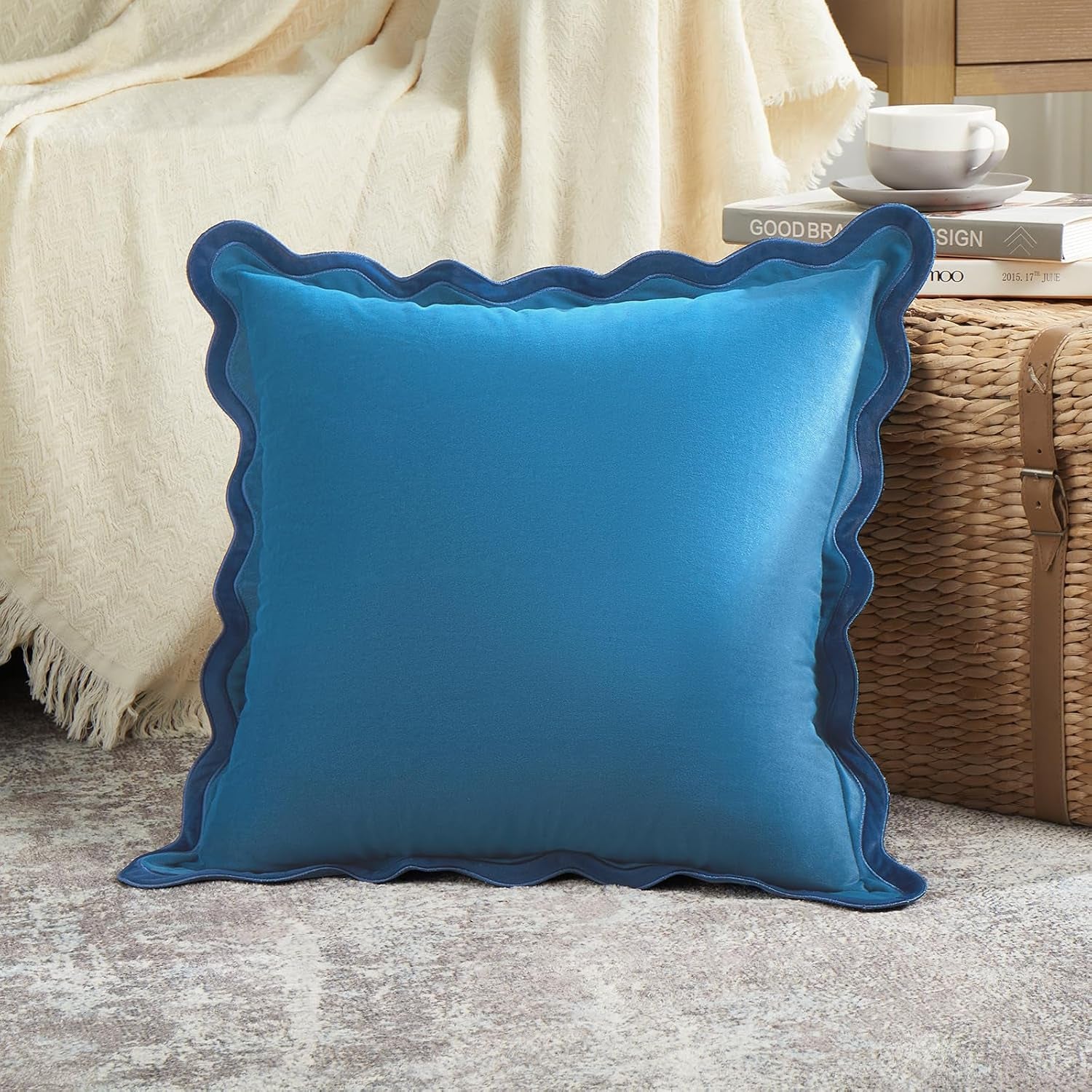 Set of 2 Navy Blue Decorative Throw Pillow Covers 18X18 Inch with Scallop Edging for Couch Bed Sofa Indoors, Aesthetic Modern Boho Home Decor, Soft Velvet Accent Pillow Case 45X45 Cm