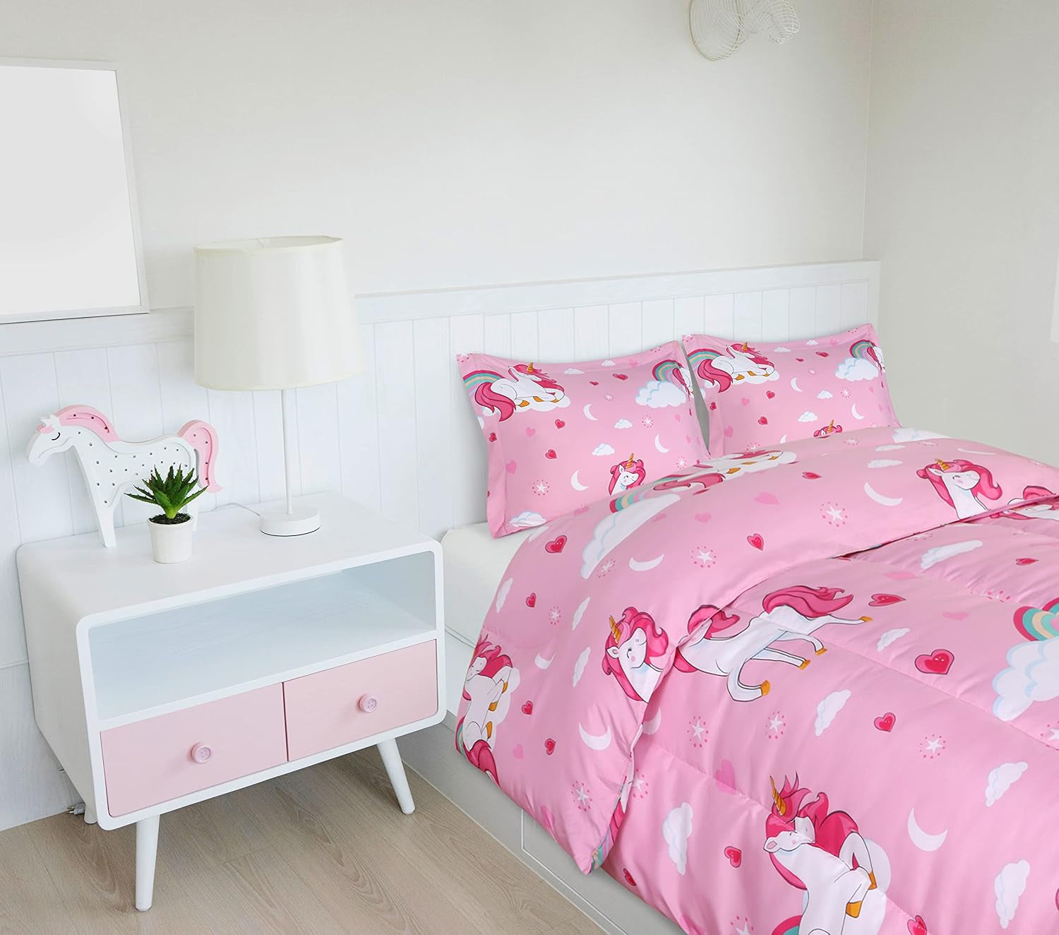 All Season Unicorn Comforter Set with 2 Pillow Cases, 3 Piece Soft Brushed Microfiber Kids Bedding Set for Boys/Girls, Machine Washable (Twin)