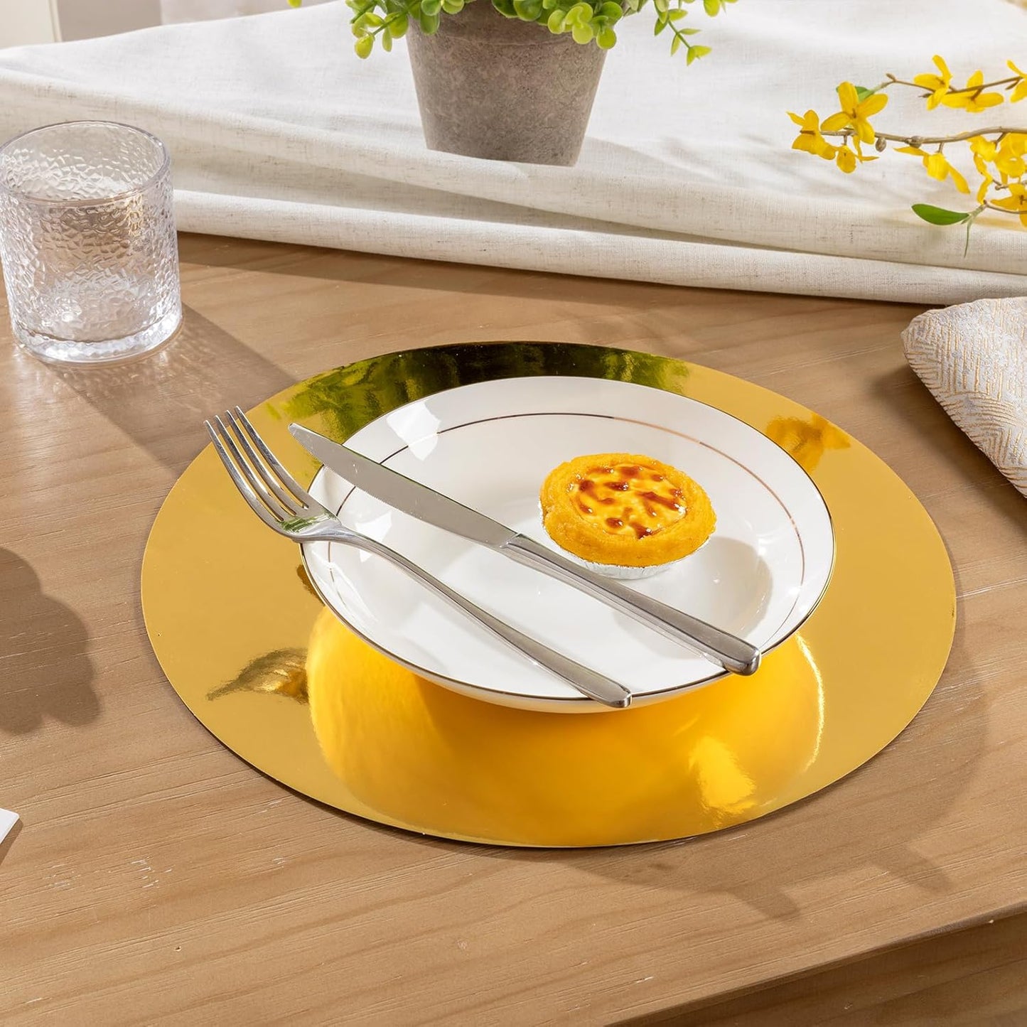 50Pcs round Gold Placemats, Paper Place Mats Disposable for Dining Table, Charger Plates Table Mat for Christmas Dinner Party Wedding Birthday Banquet Table Setting Decor, 13" Shiny Gold
