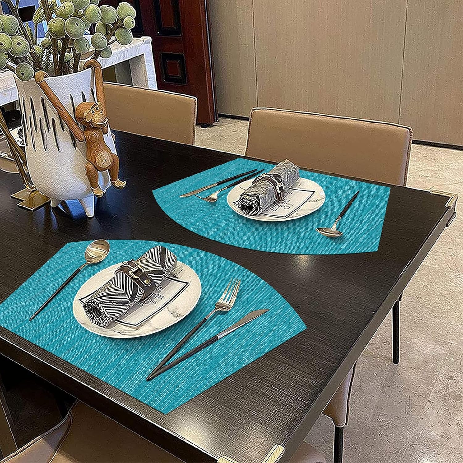 Large Size Wedge Placemats with Centerpiece Set of 5, PVC Woven Vinyl Place Mats for round Table Washable Indoor Outdoor Table Placemats, Blue