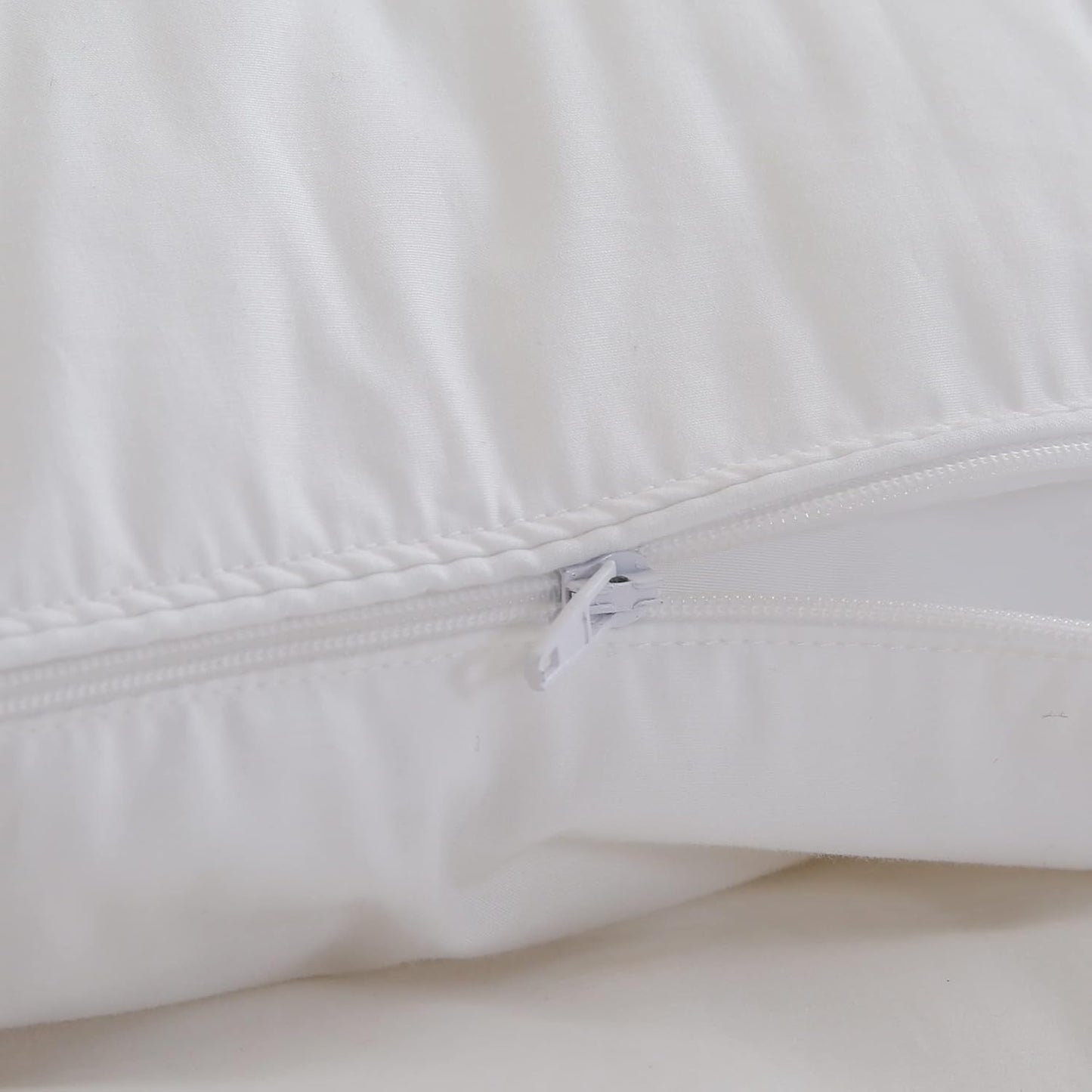 Standard/Queen Pillowcase with Zipper Closure - 100% Egyptian Cotton, Extra Soft Cover with Polyester Filling, Ideal for Goose Feather Pillows