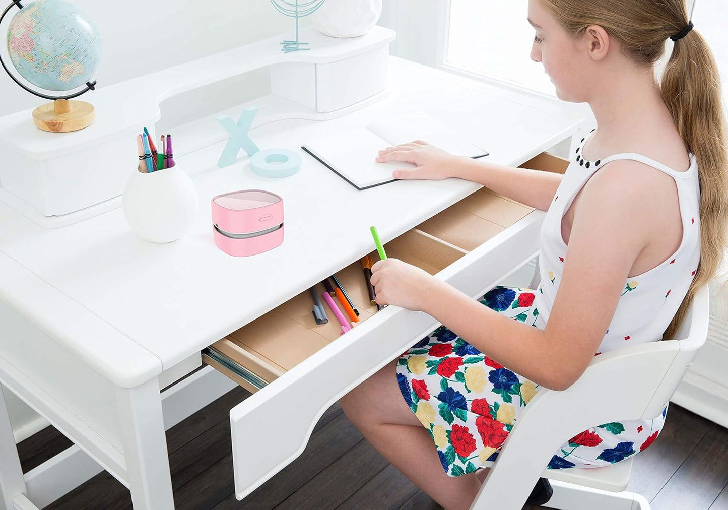 Desktop Vacuum Cleaner,Mini Table Dust Sweeper Energy Saving,High Endurance up to 400 Mins,Cordless&360º Rotatable for Cleaning Hairs,Crumbs,Computer Keyboard of Gifts for Kids (Pink)