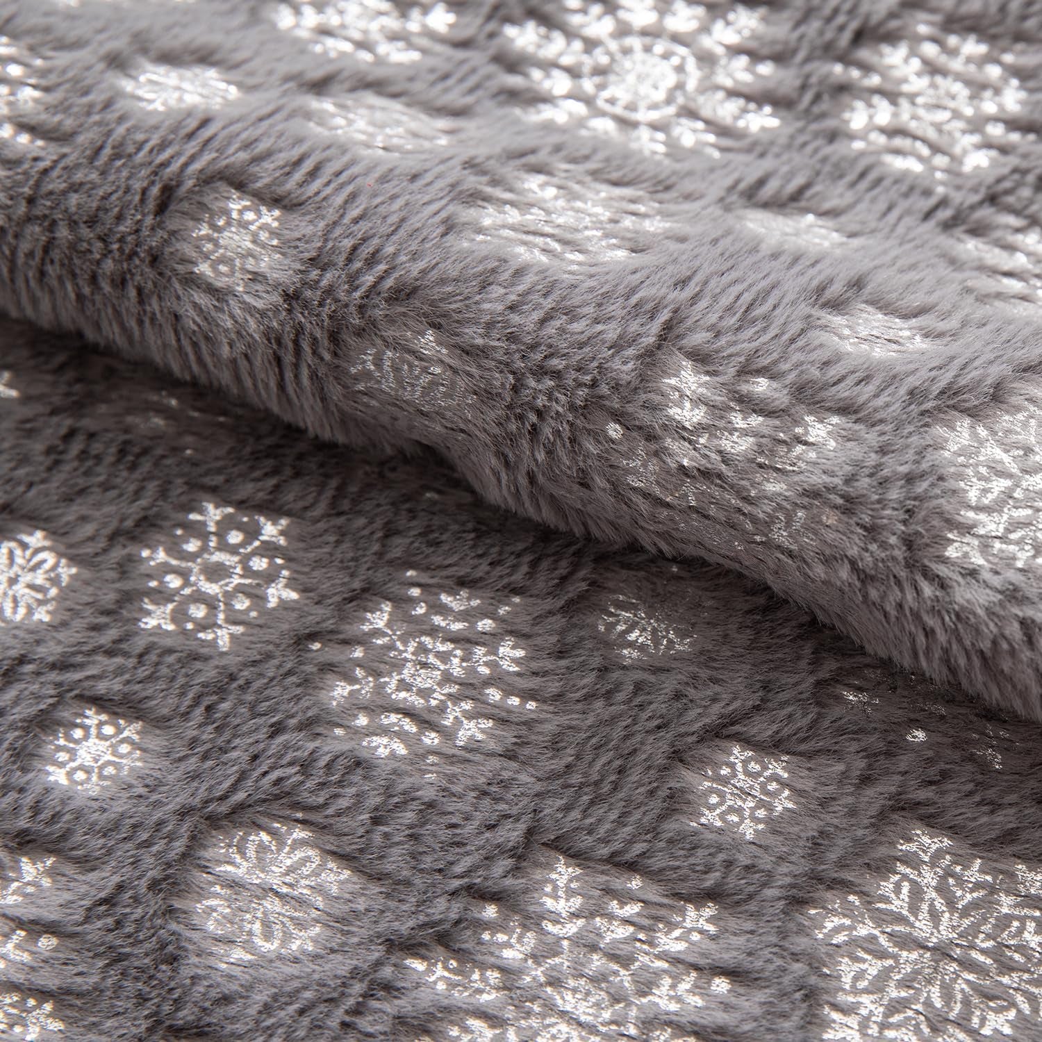 Christmas Grey Throw Pillow Covers Set of 2 Snowflakes Decorative Winter Couch Pillowcases 18×18 Inch Soft Plush Faux Fur Farmhouse Home Holiday Festival Decors for Sofa Living Room Bed