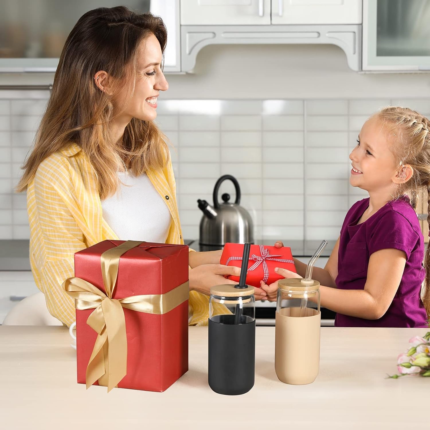 20 OZ Glass Cups with Bamboo Lids and Straws - Beer Can Drinking Glasses with Silicone Protective Sleeve Set, Iced Coffee Glasses, Cute Tumbler Cup for Water, Smoothie, Boba Tea, Gift, 2 Colors