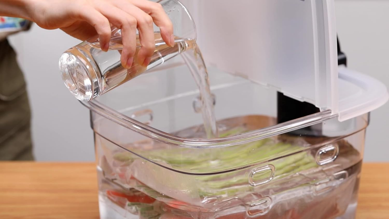 Versatile 12-Quart Sous Vide Container with Built-In Rack and Collapsible Hinged Lid and Insulated Container Sleeve Compatible with All Sous Vide Cookers, KIT-1202-TYPP