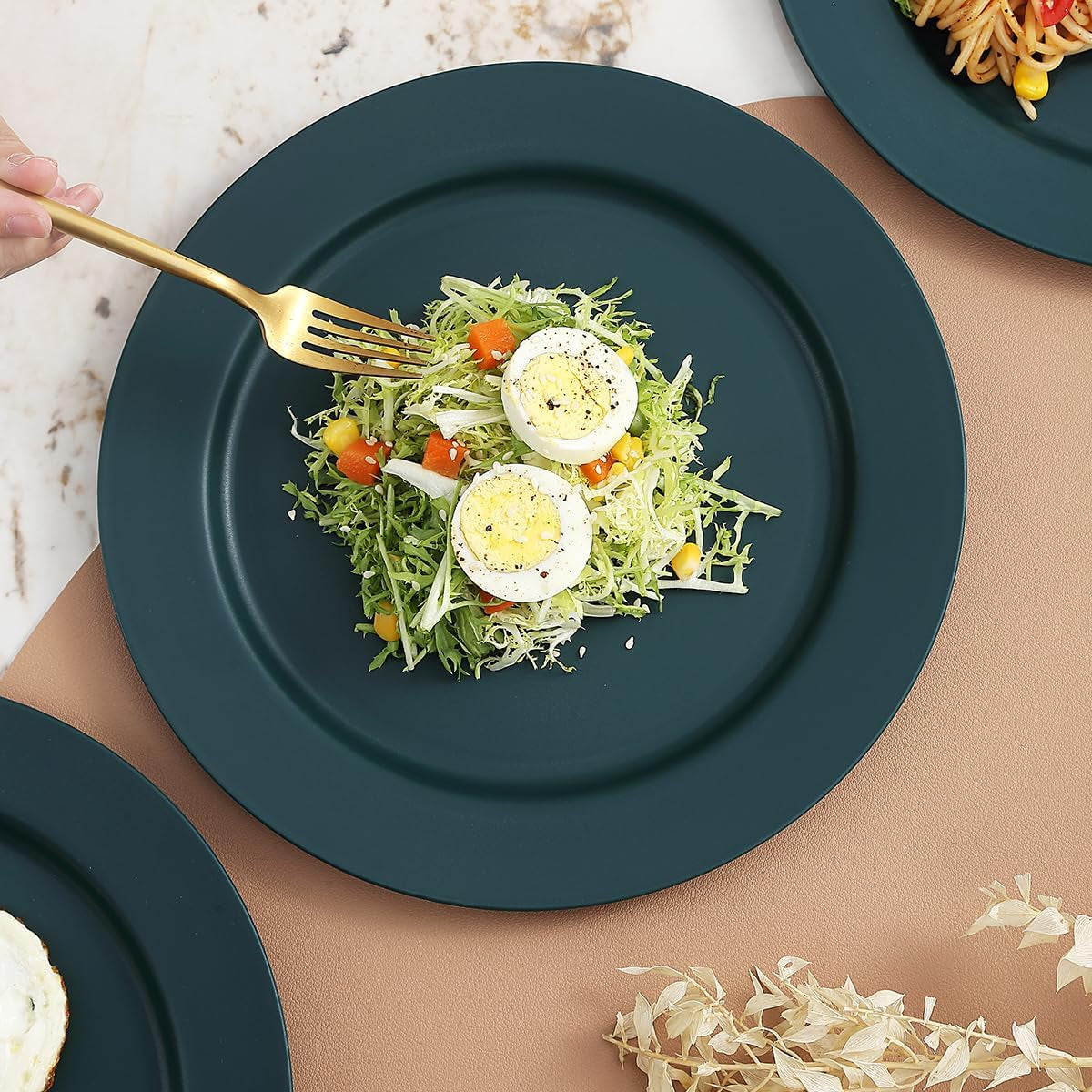 Set of 8 Green Reusable 10" Plastic Plates - Versatile Dinnerware for Home, Garden, Picnic, Camping, and Outdoor Use