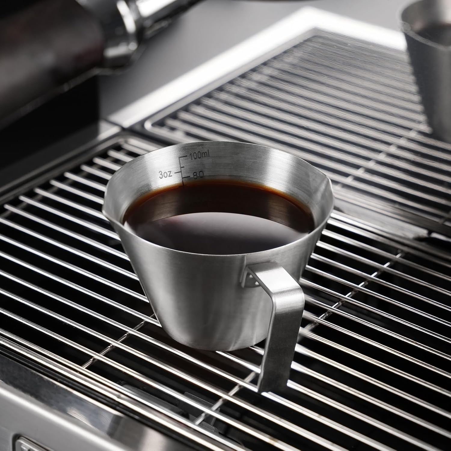 Espresso Cup with Handle, Stainless Steel Espresso Accessories, Double Spout Metal Measuring Cup with Dual Scale, Espresso Shot Pitcher with V-Shaped Mouth, 3.4OZ/100ML