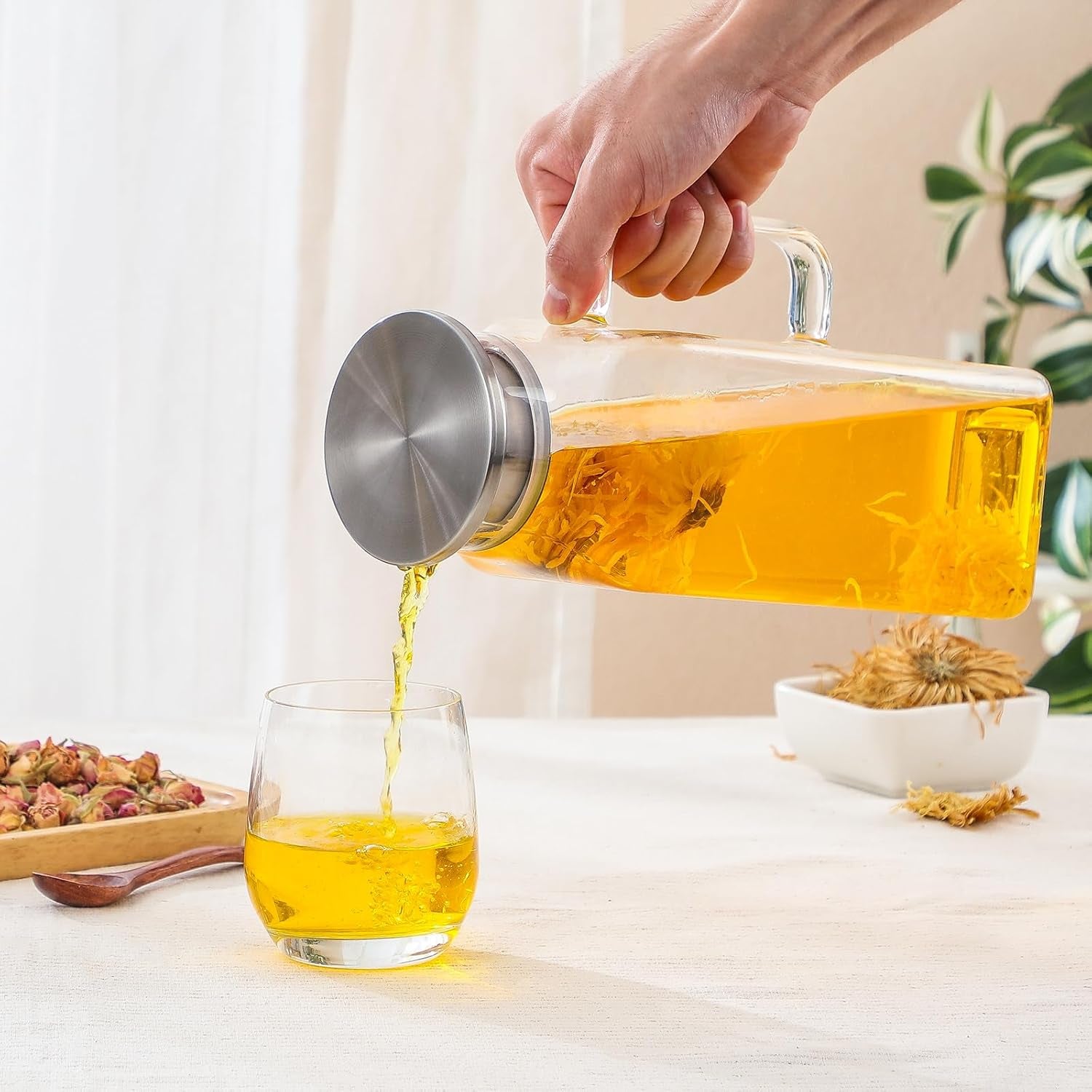 2 Quart (2 Liter 68 Oz) Square Glass Pitcher with Lid and Spout, Water Pitchers with Handle for Fridge, Borosilicate Glass Carafe for Hot/Cold Drink, Large Jug for Iced Tea, Coffee,Juice,Milk,Beverage