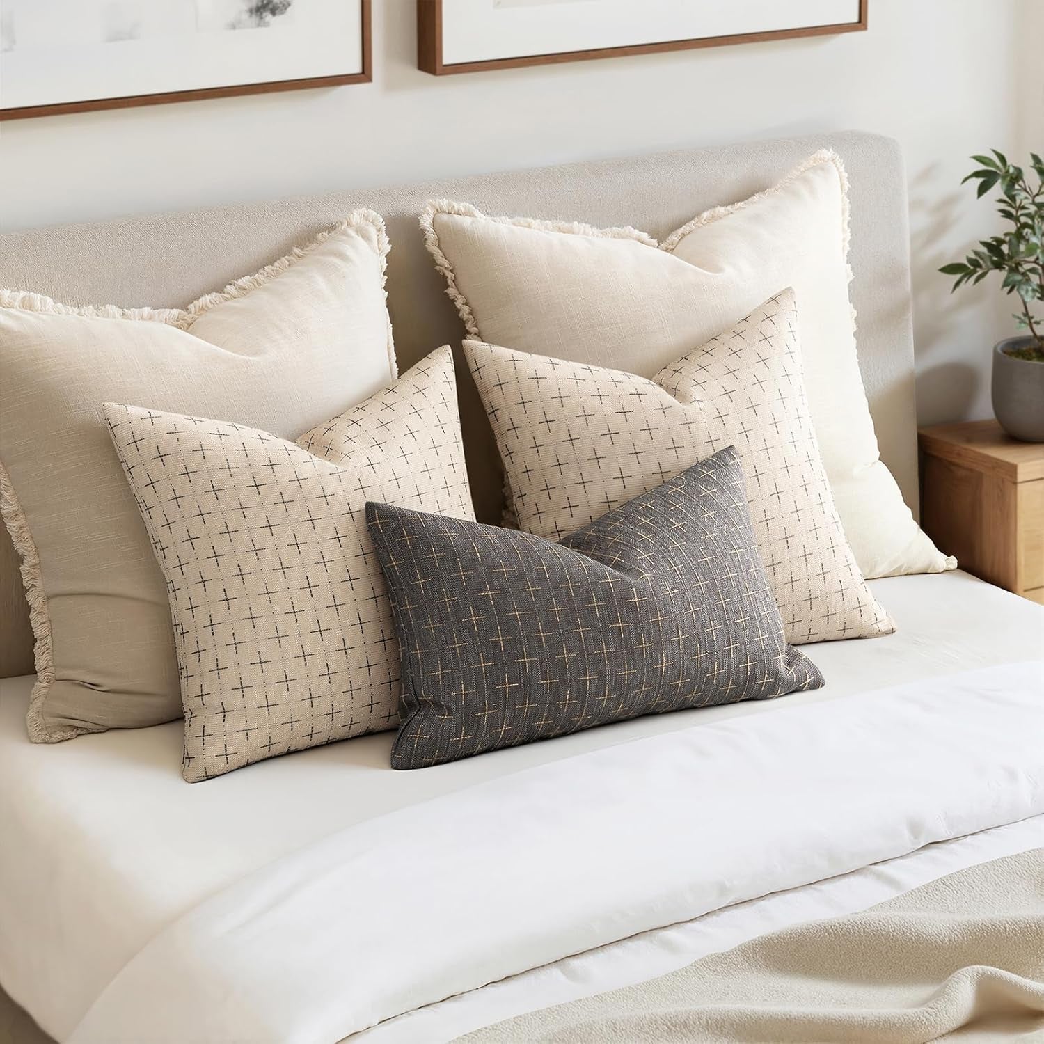 Pack of 2 Decorative Burlap Linen Christmas Throw Pillow Covers Modern Farmhouse Pillowcases Rustic Woven Textured Cushion Cover for Sofa Couch Bed 18X18 Inch Beige