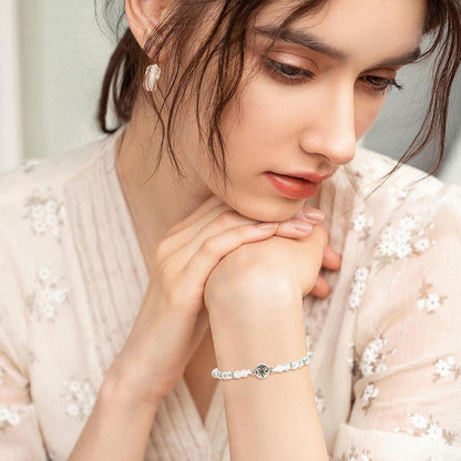 2025 Graduation Gifts for Her Cool High School College Class 5Th 8Th Grade Girls Bracelet Cards Middle School Kindergarten Masters Degree Senior Congratulations Gifts