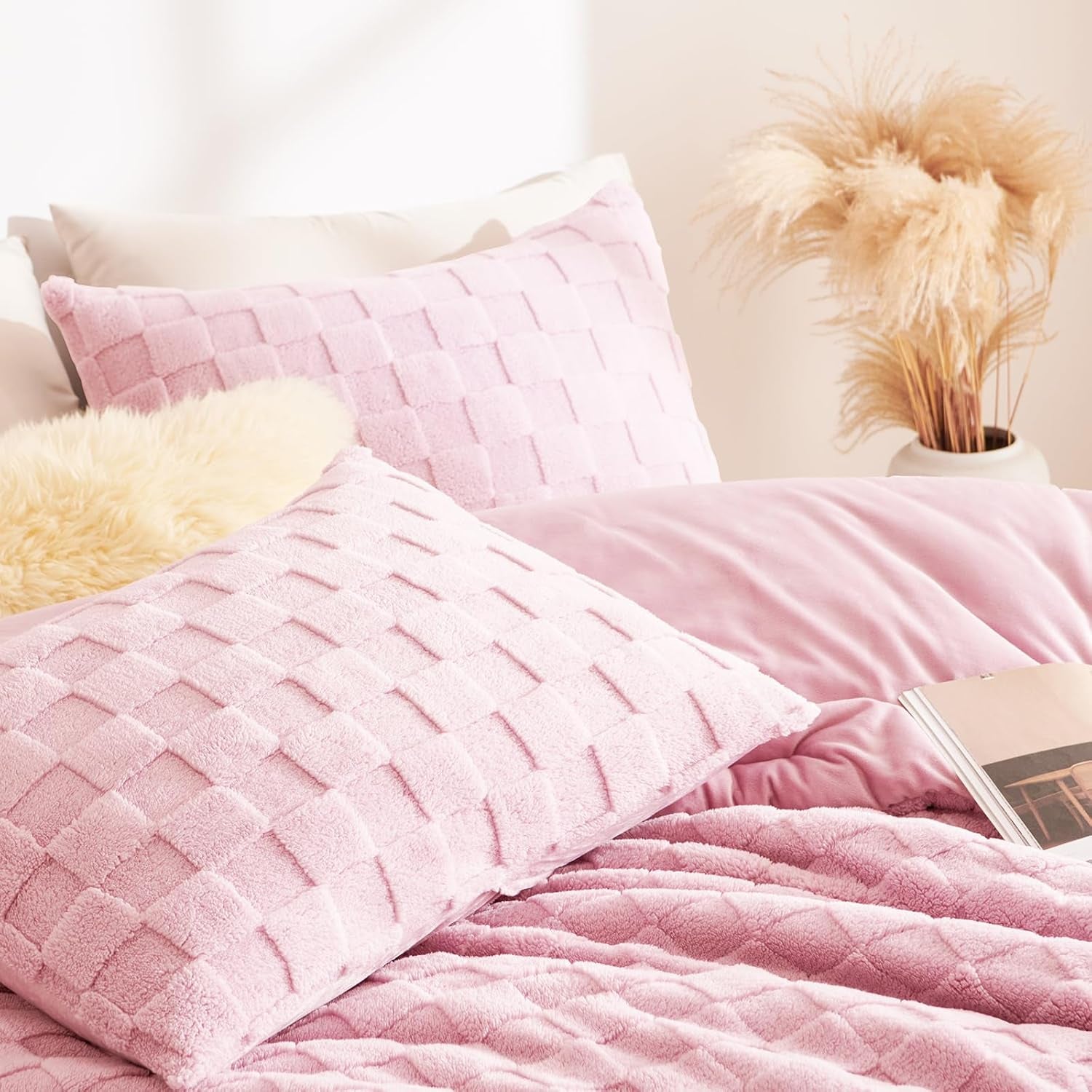 Queen Size Comforter Set Blush Pink, Fluffy Plush Fleece Comforter with Checkered Pattern, Farmhouse Boho Soft Warm Bed Set, 3 Pieces, 1 Comforter and 2 Pillowcases