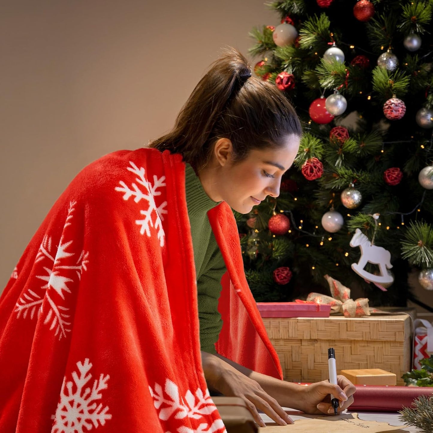 Christmas Throw Blanket– Cozy Holiday Blanket with Red Snowflake Design, Soft Lightweight Fleece Christmas Blanket for Couch & Bed, Festive Home Décor & Gift, 50"X60"