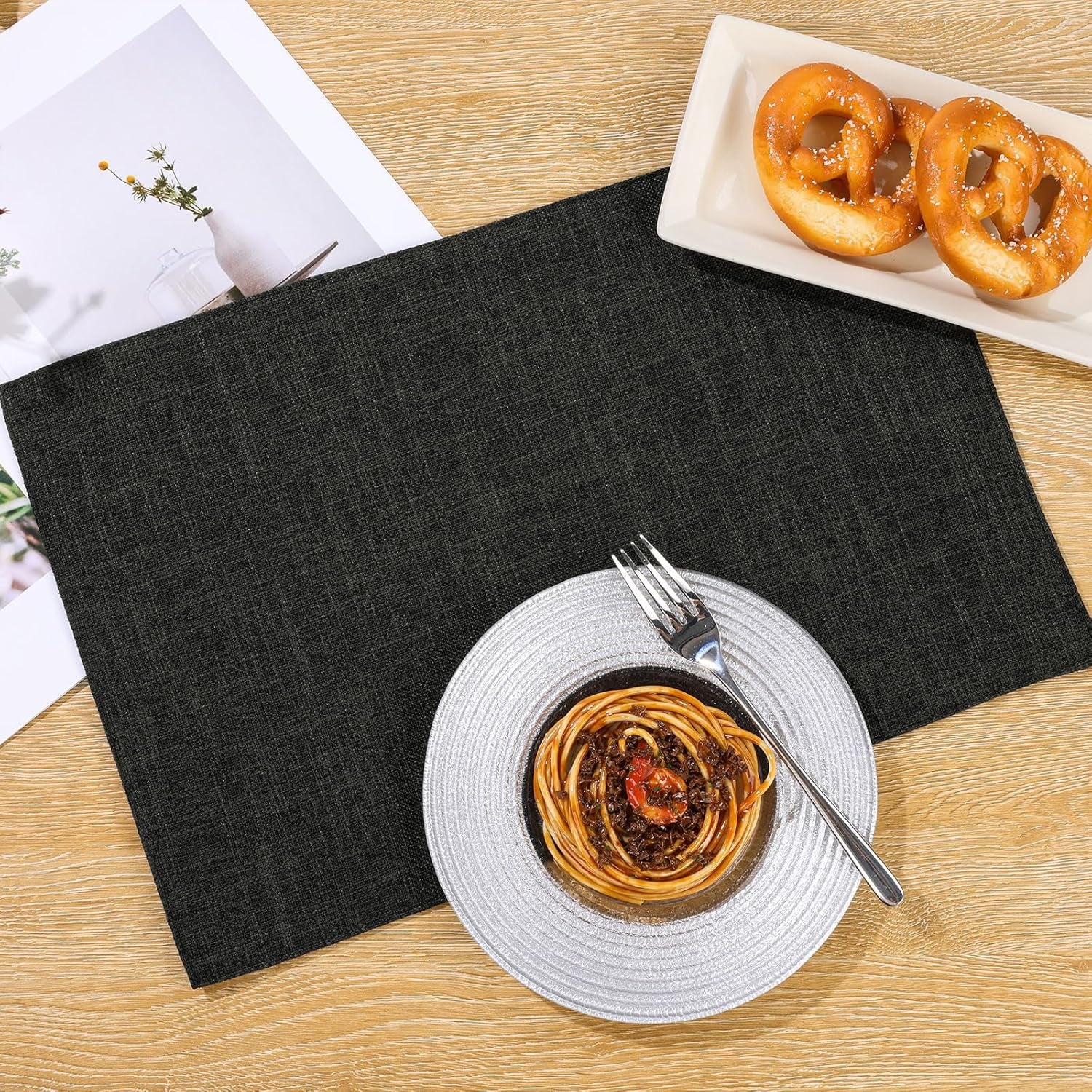 Washable Cloth Placemats Set of 4 Cotton Linen Double Layer Thickened Machine Washable Table Mats Non Slip Heat Resistant Fabric Place Mats for Dining Table, Black