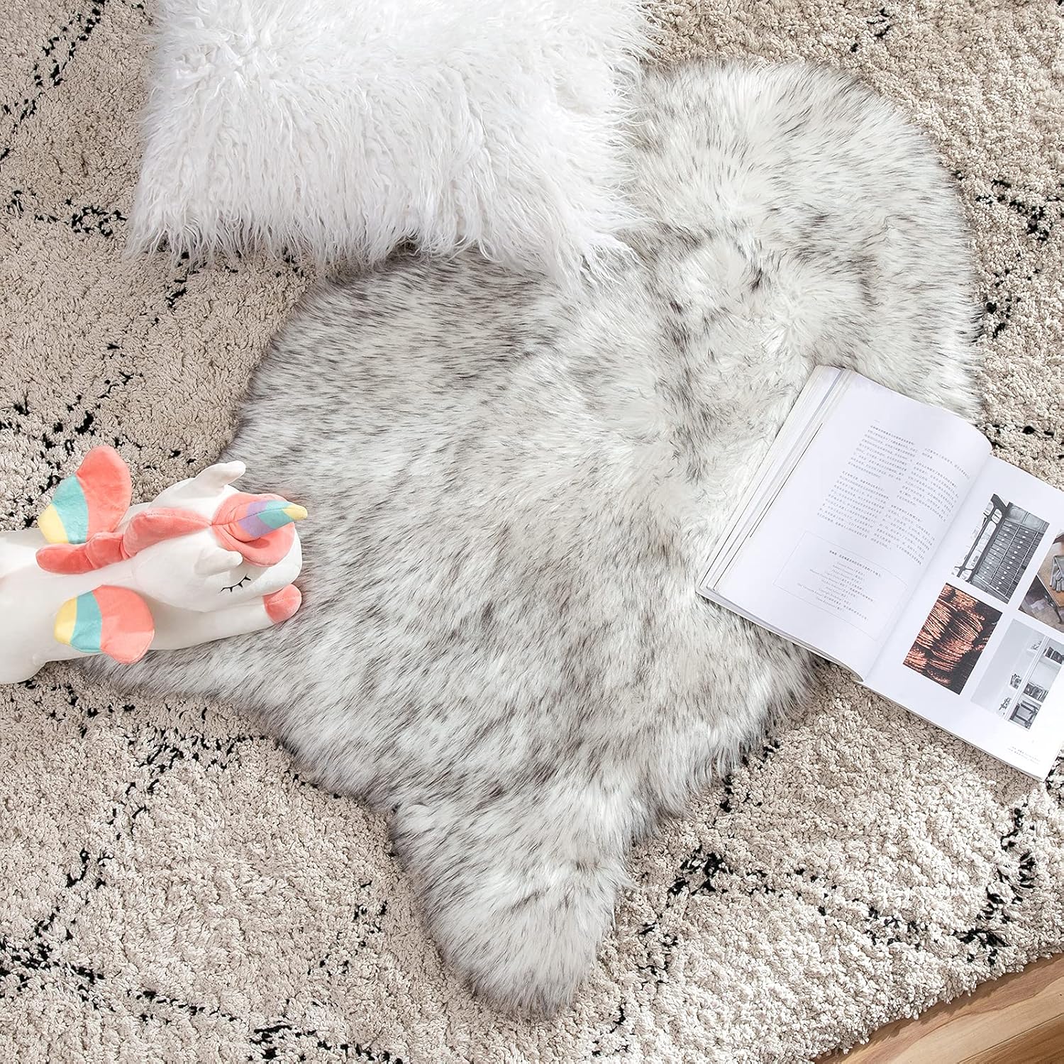 Fluffy Rug Soft Shaggy Faux Fur Area Rug Luxury Plush Sheepskin Carpet for Bedroom Living Room Sofa Chair 2 X 3 Feet, Gradient Grey
