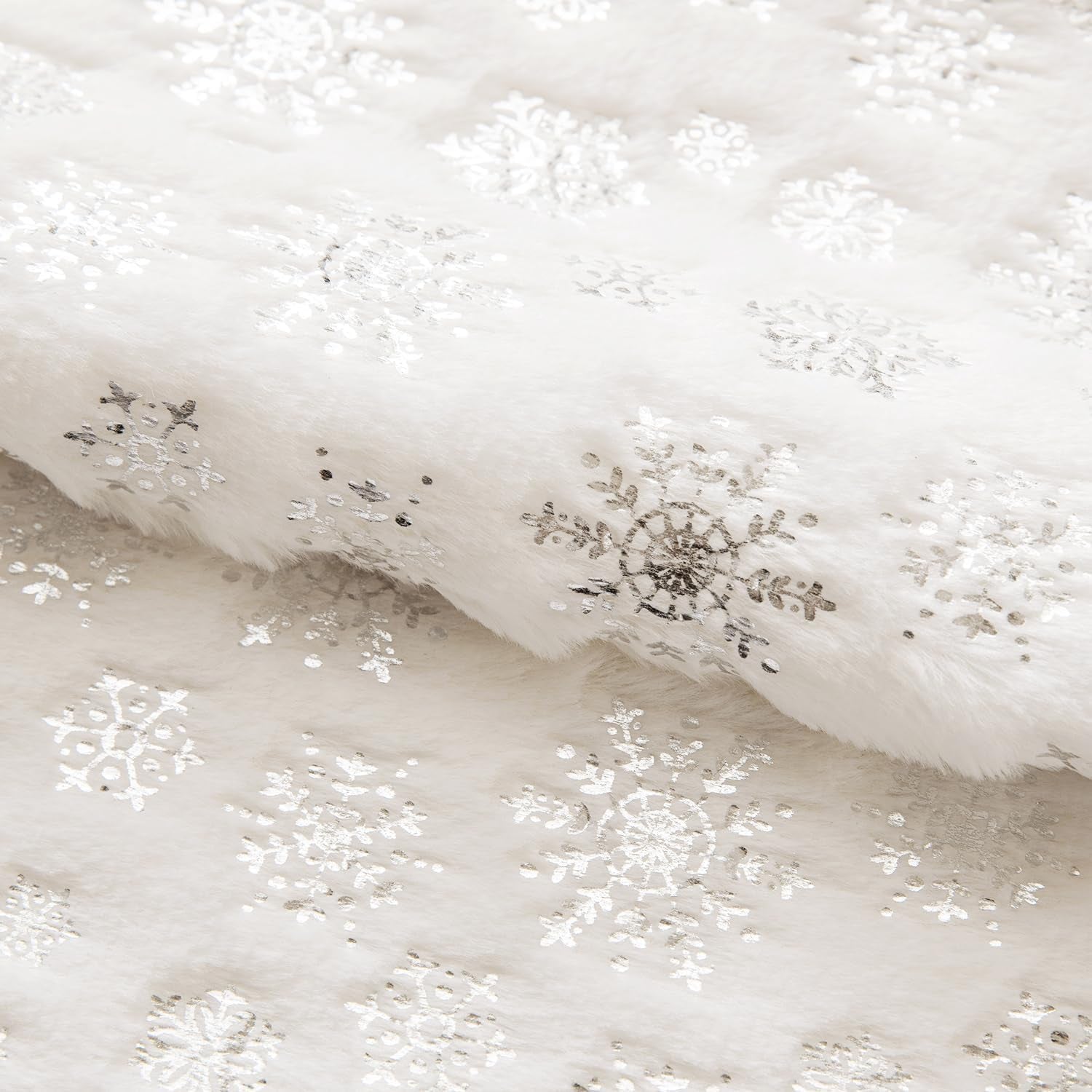 Christmas Ivory Throw Pillow Covers Set of 2 Snowflakes Decorative Winter Couch Pillowcases 18×18 Inch Soft Plush Faux Fur Farmhouse Home Holiday Festival Decors for Sofa Living Room Bed