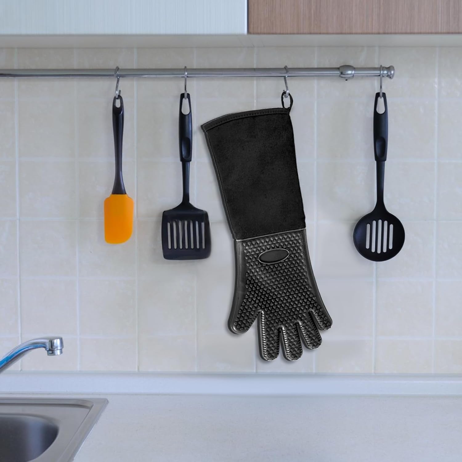 1 Pair 19.7 Inch Extra Long Silicone Oven Mitts, Heat Resistant Oven Gloves with Quilted Liner Non-Slip Textured Grip Perfect for BBQ, Baking, Cooking and Grilling (Black)