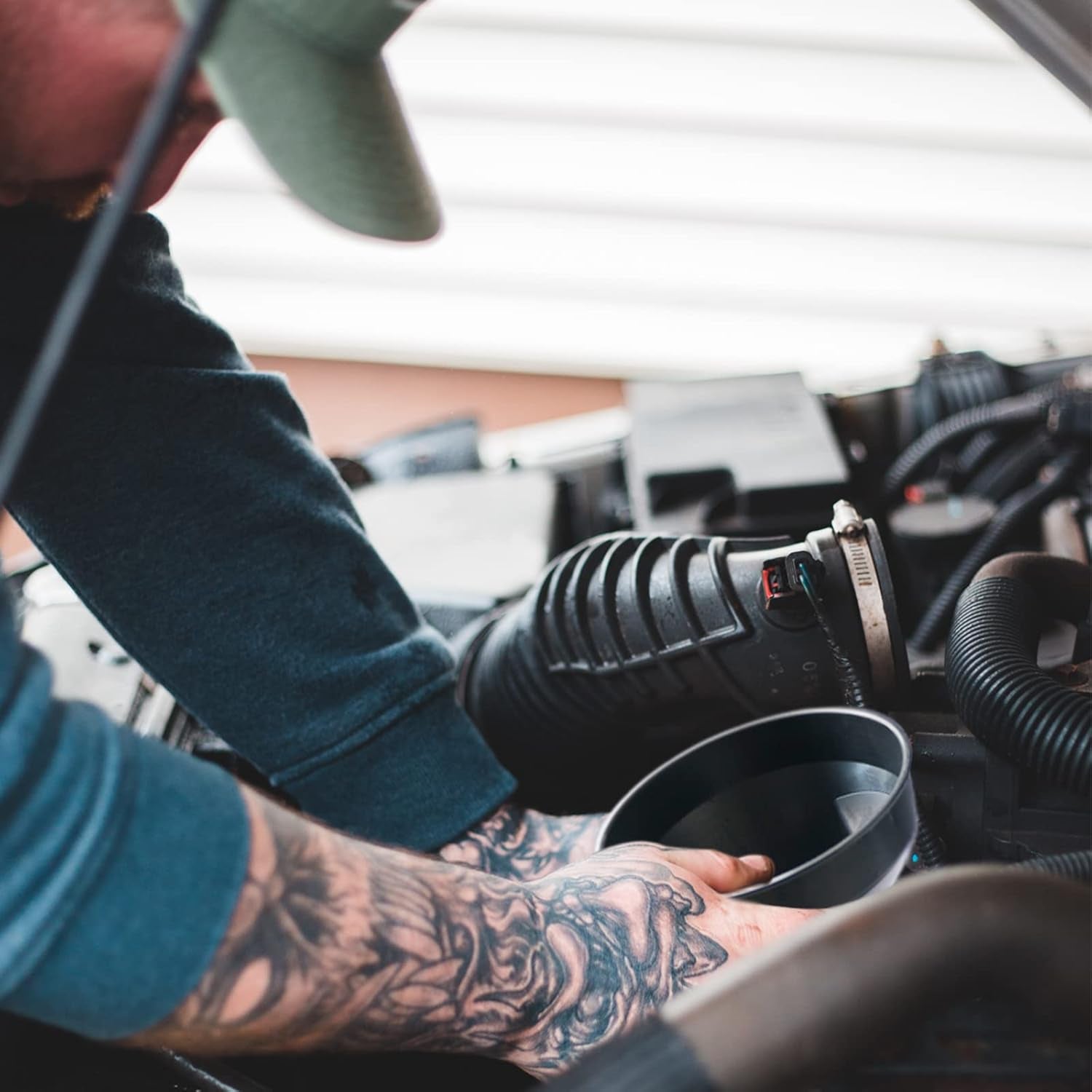 Professional Automotive Plastic Oil Funnel Set - 5 Large Flexible Fuel Funnels with Hose for Efficient Liquid Transfer in Automotive, Marine, and Canning Applications